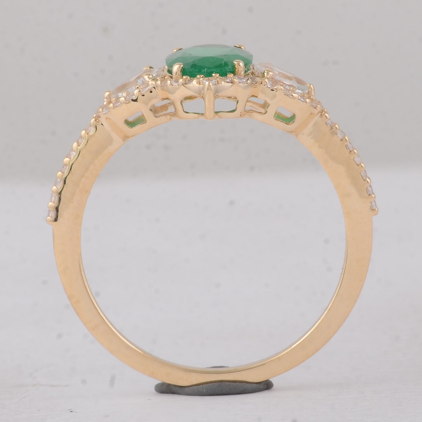 1.58 Ct Oval Emerald 9K Gold Ring