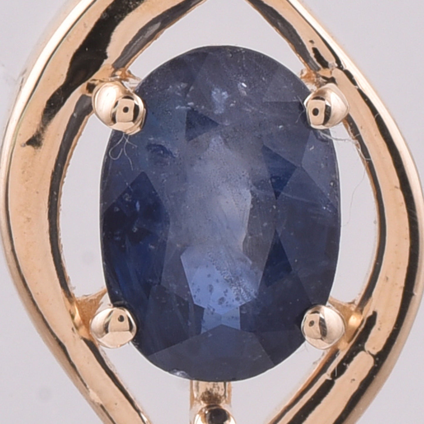 1.35 Ct Oval Natural Sapphire 14K Gold Pendant