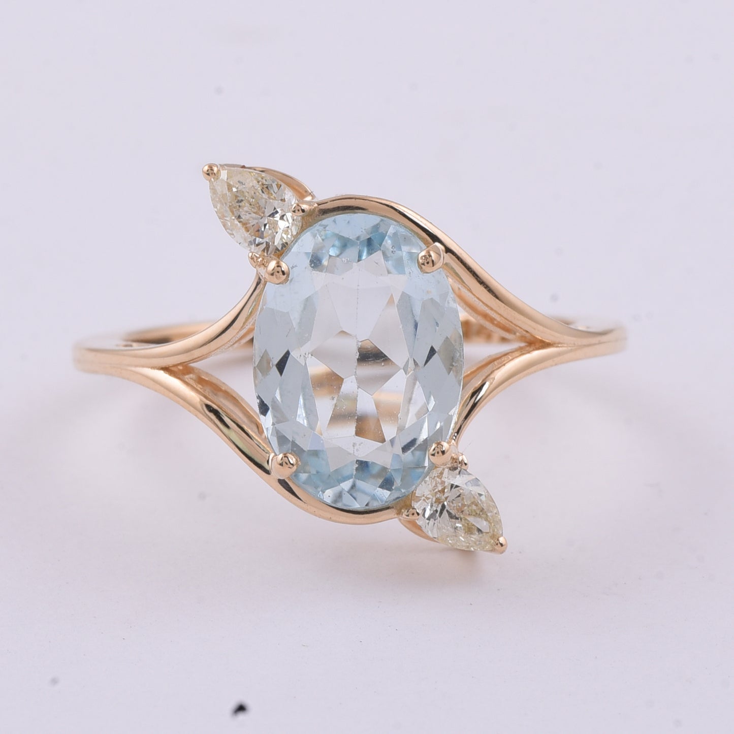 2.48 Ct Oval Natural Aquamarine 14K Gold Ring
