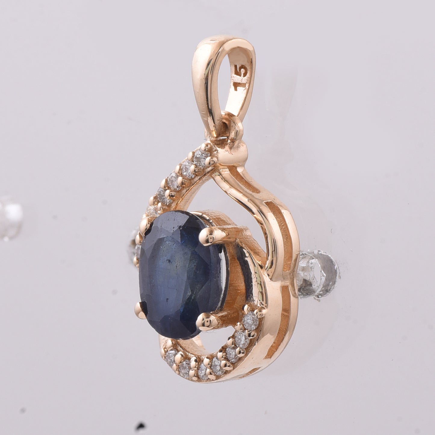 1.25 Ct Oval Natural Sapphire 14K Gold Pendant