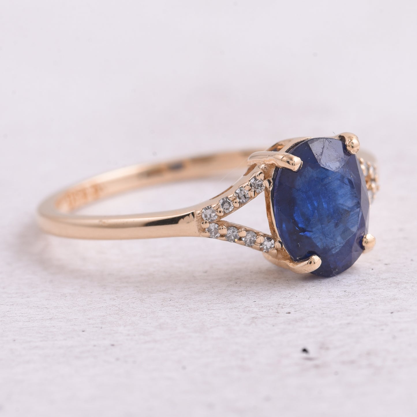 2.05 Ct Oval Mixed Cut Natural Sapphire 14K Gold Ring