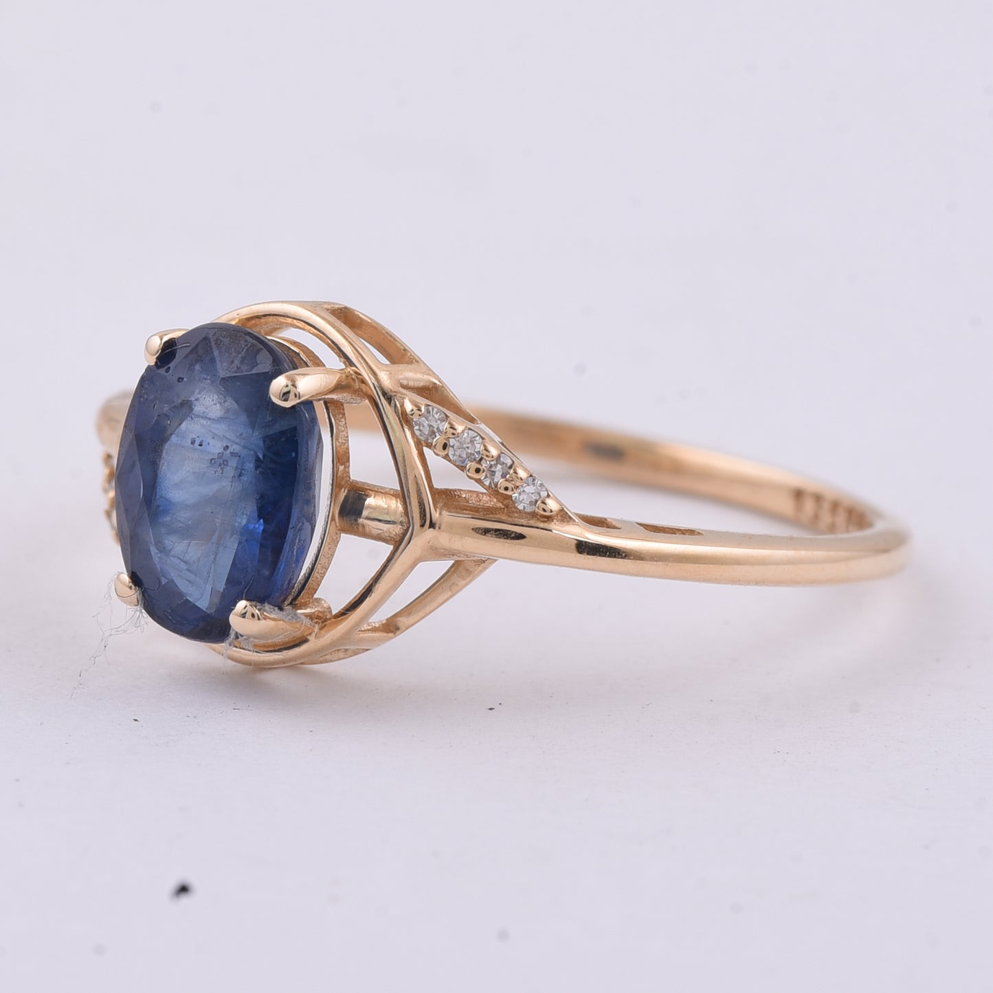 1.68 Ct Oval Natural Sapphire 14K Gold Ring
