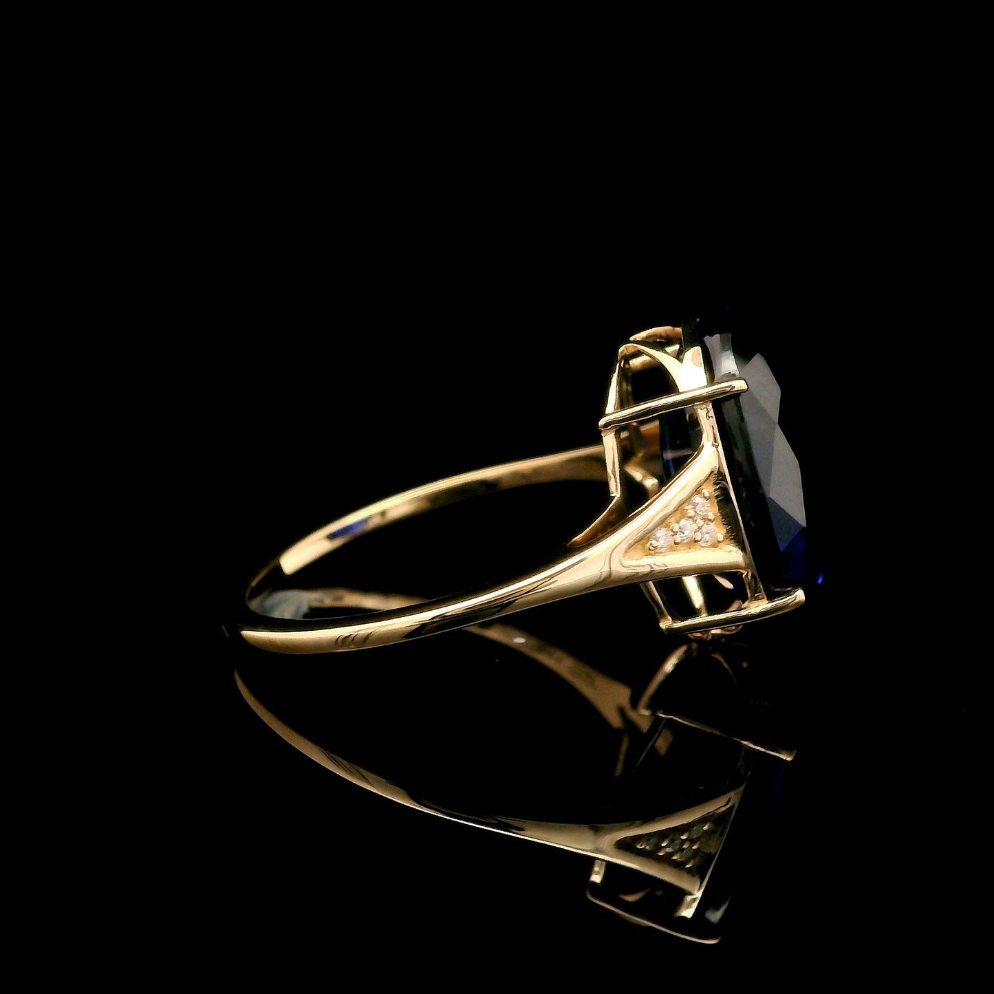 6.66 Ct Oval Mixed Cut Lab Grown Sapphire 14K Gold Ring