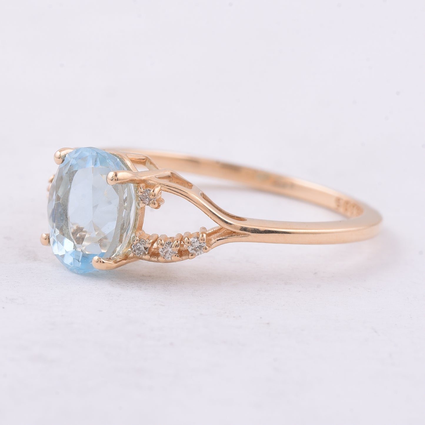 1.57 Ct Oval Natural Aquamarine 14K Gold Ring