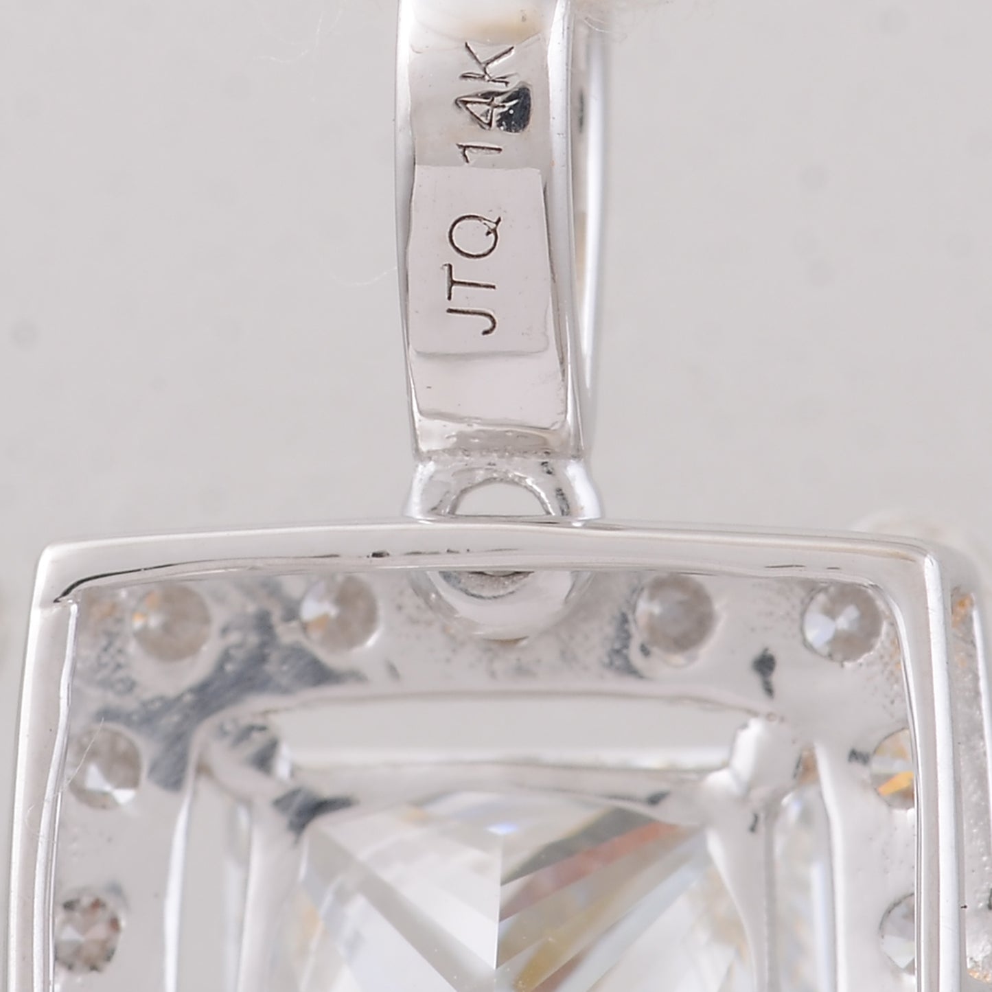 2.56 Carats Lab Grown Diamond 14K Gold Pendant