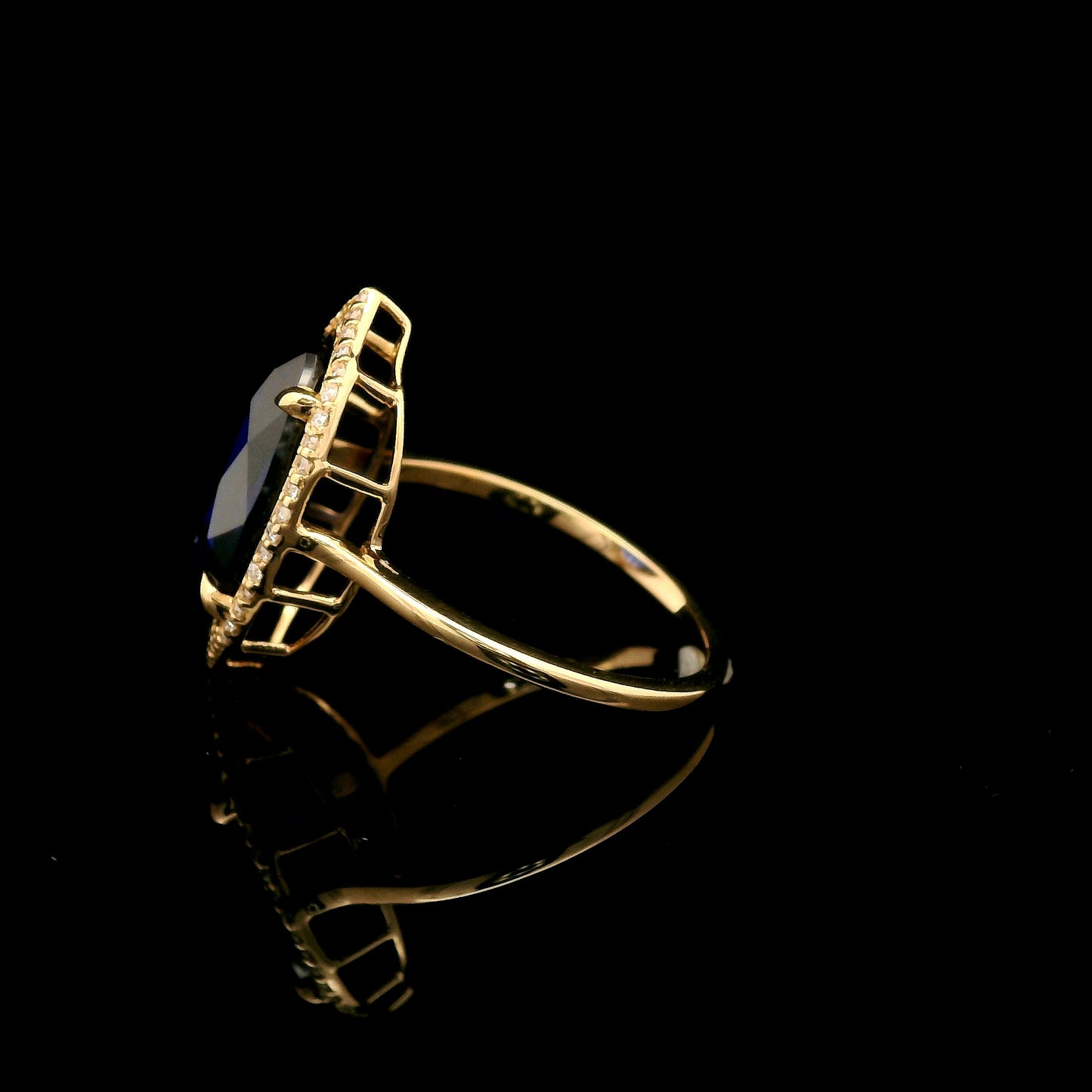 6.18 Ct Oval Mixed Cut Lab Grown Sapphire 14K Gold Ring