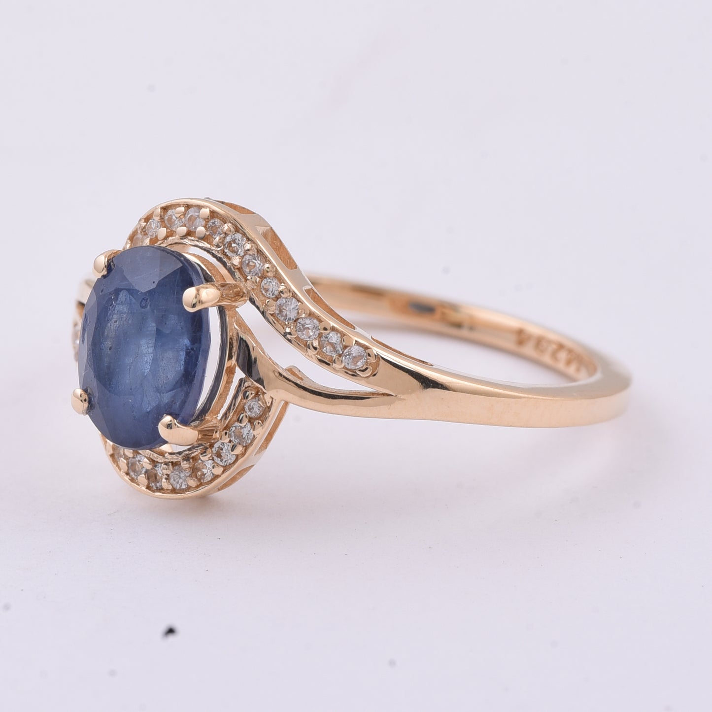 1.76 Ct Oval Natural Sapphire 14K Gold Ring