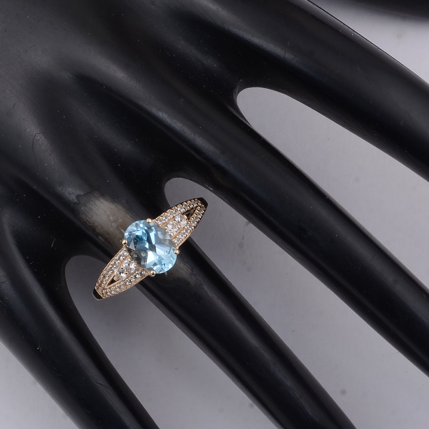 1.75 Ct Oval Blue Topaz 9K Gold Ring