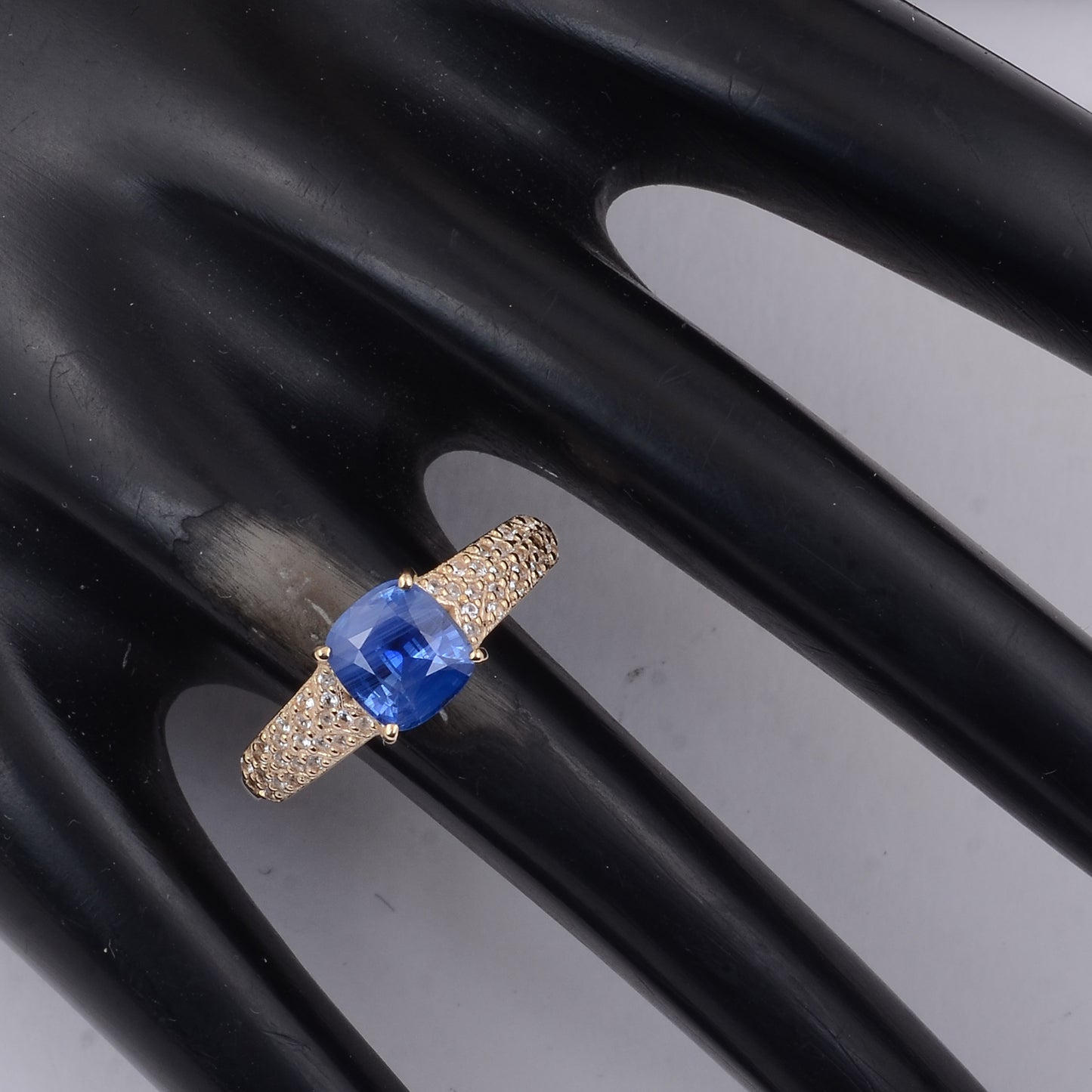 1.78 Ct Cushion Sapphire 9K Gold Ring