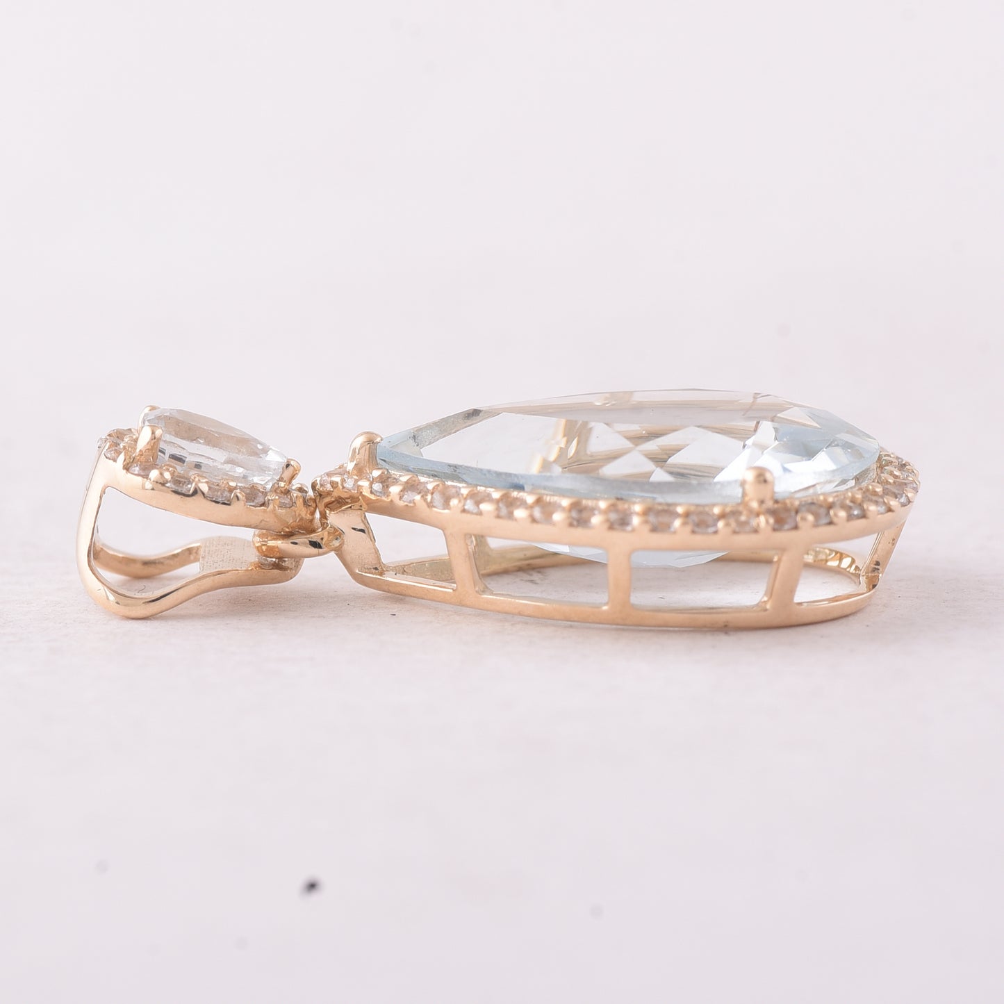 3.30 Ct Pear Aquamarine 9K Gold Pendant