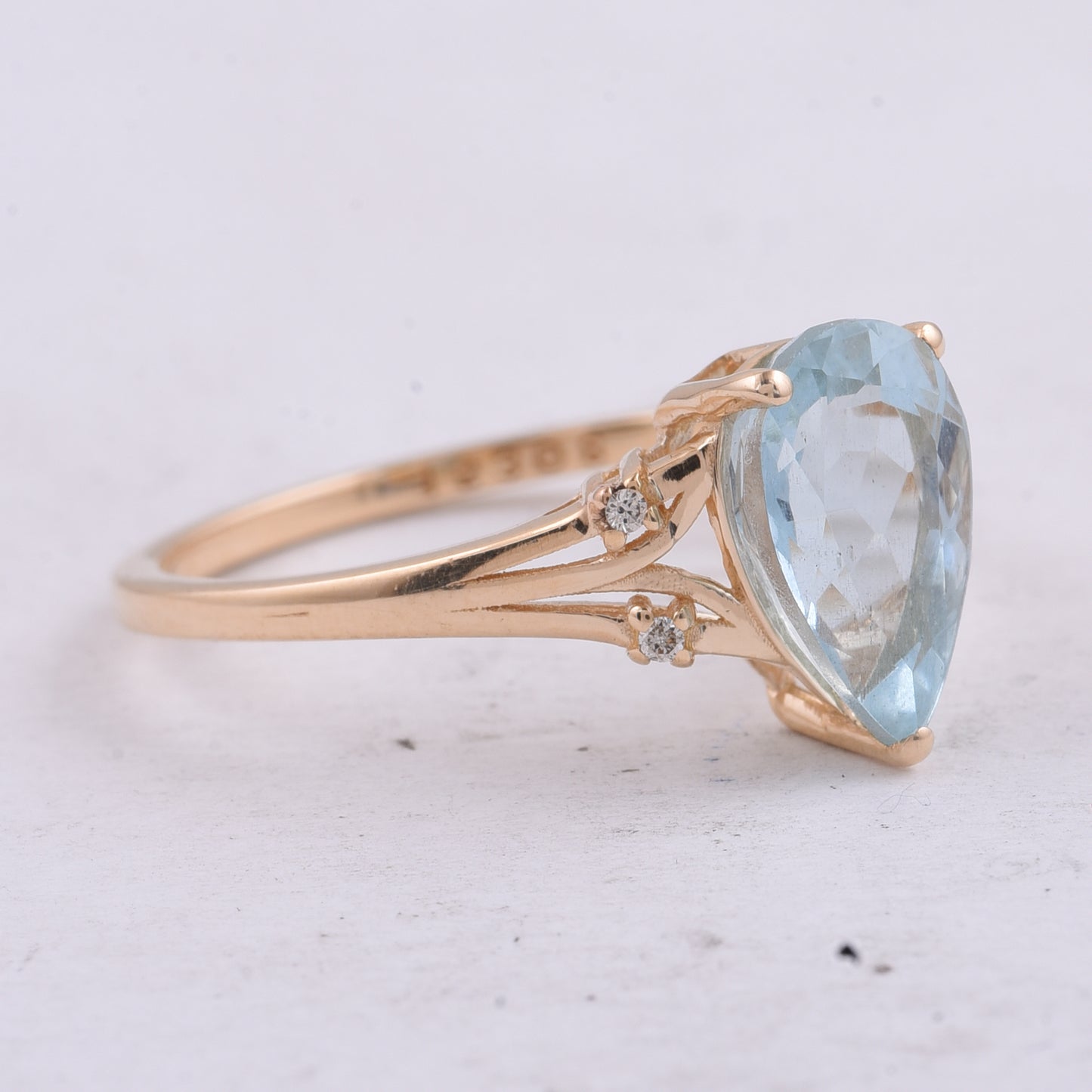 1.61 Ct Pear Natural Aquamarine 14K Gold Ring