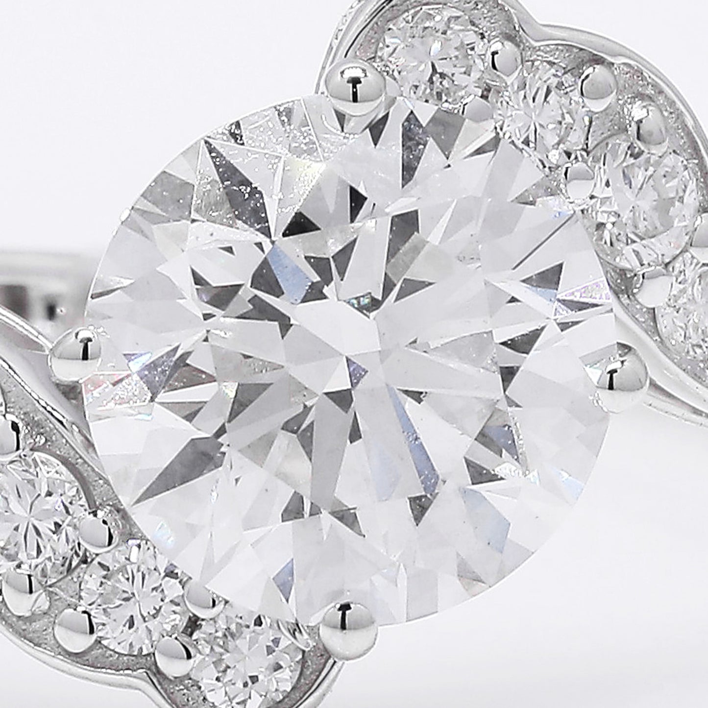 2.29 Ct Round Brilliant Lab Grown Diamond 14K Gold Ring