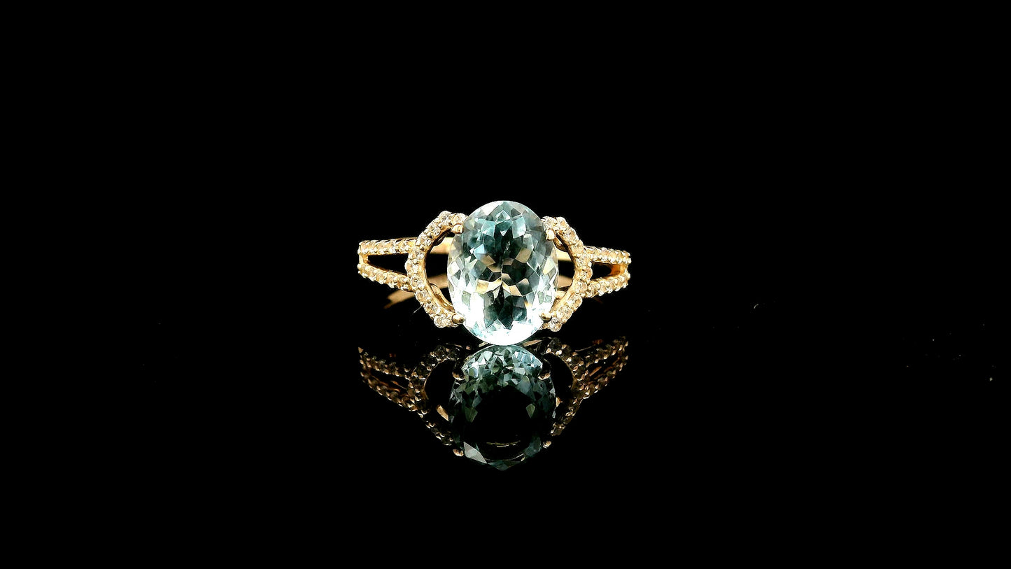 1.59 Ct Oval Aquamarine 9K Gold Ring