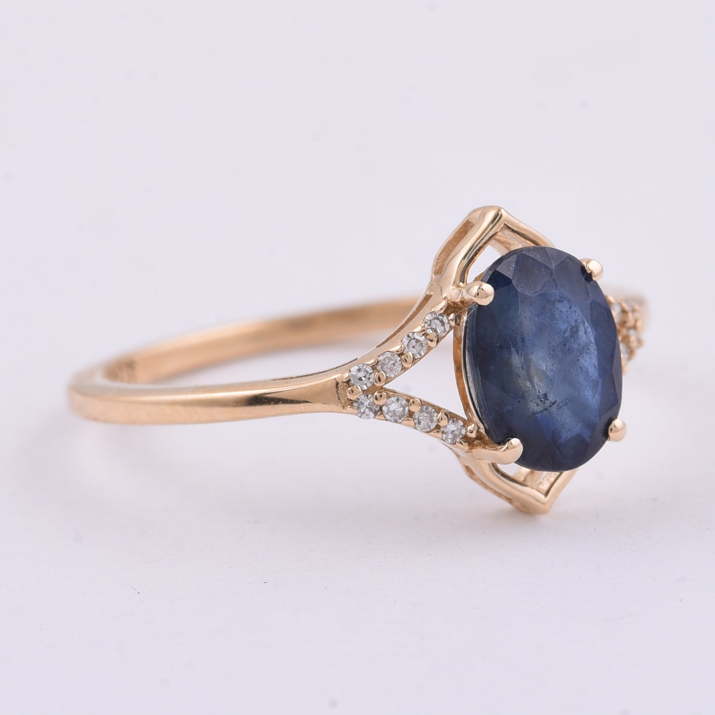 1.37 Ct Oval Natural Sapphire 14K Gold Ring