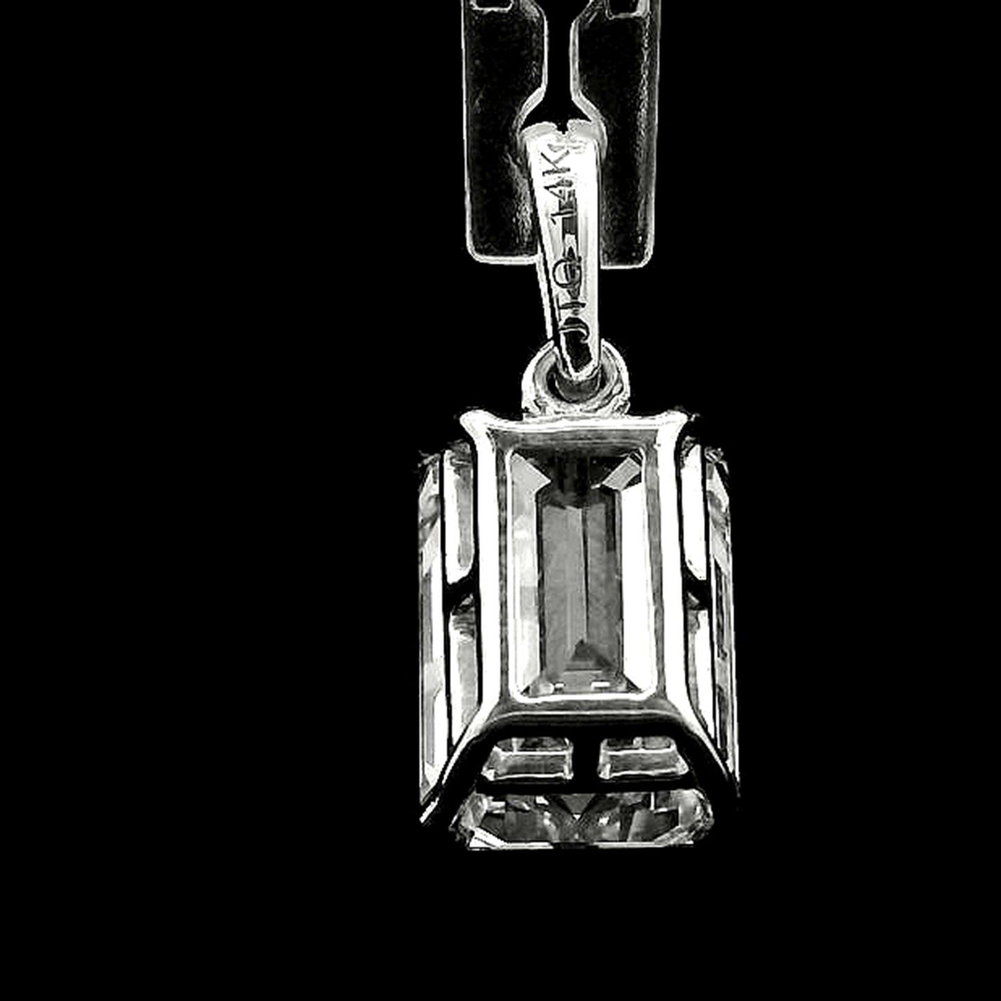 2.23 Carats Lab Grown Diamond 14K Gold Pendant