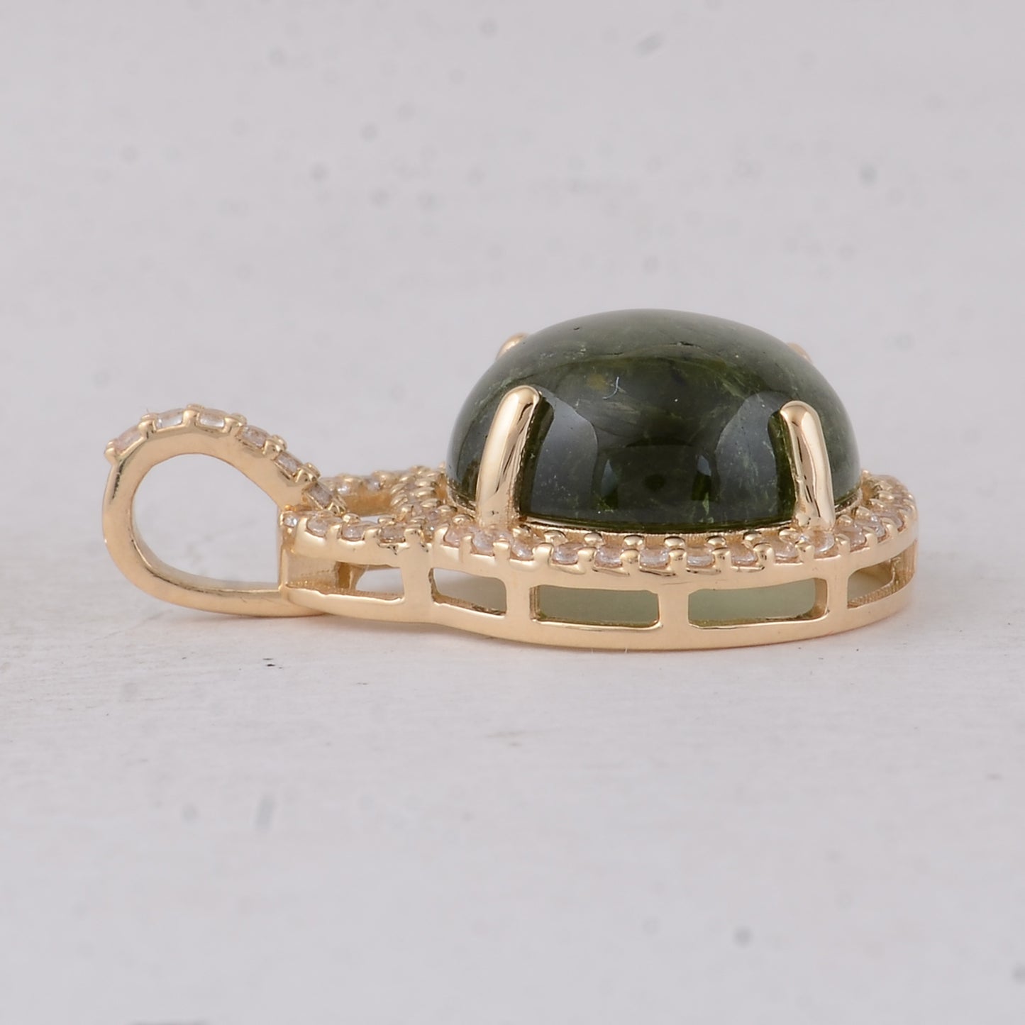 4.22 Ct Round Tourmaline 9K Gold Pendant