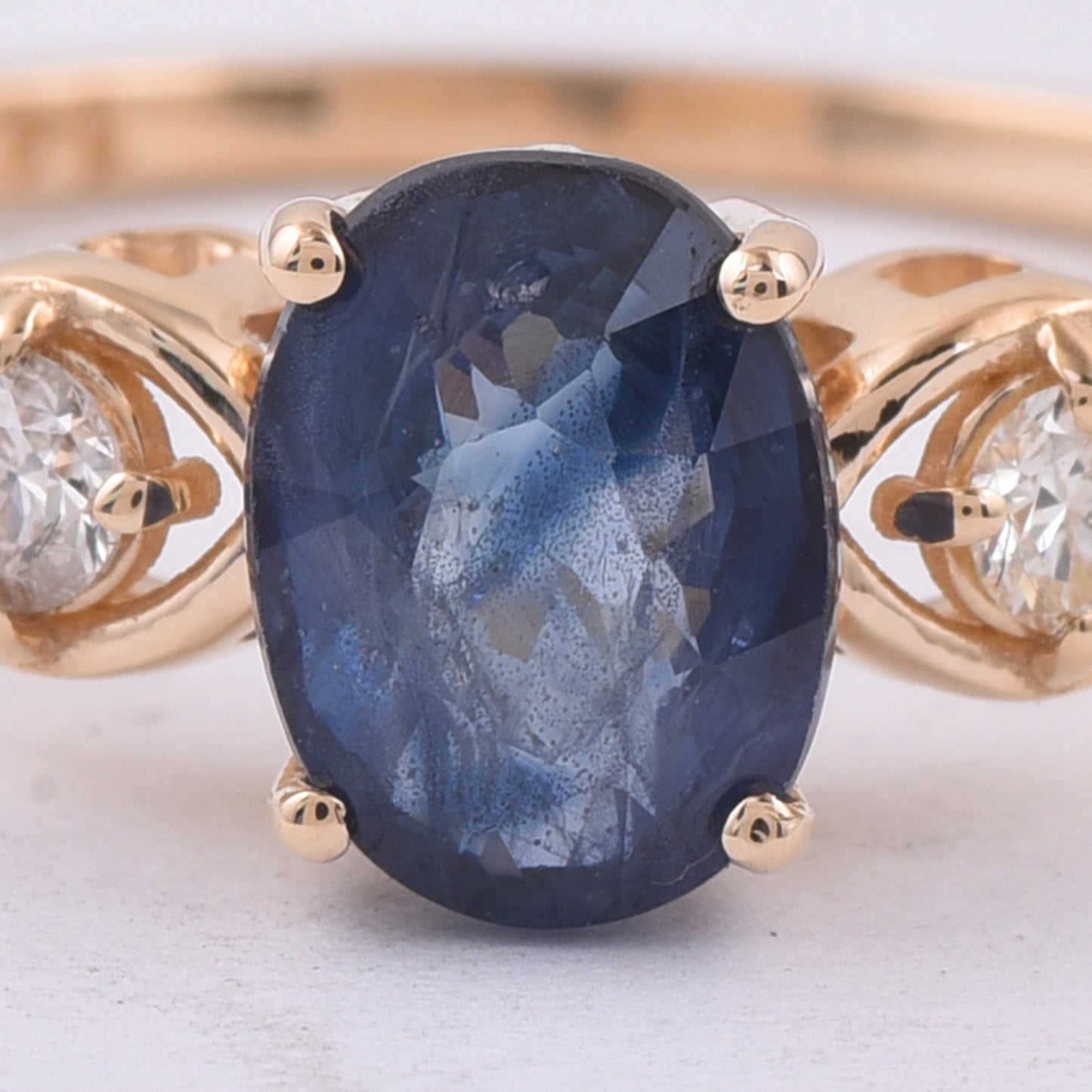 1.57 Ct Oval Natural Sapphire 14K Gold Ring