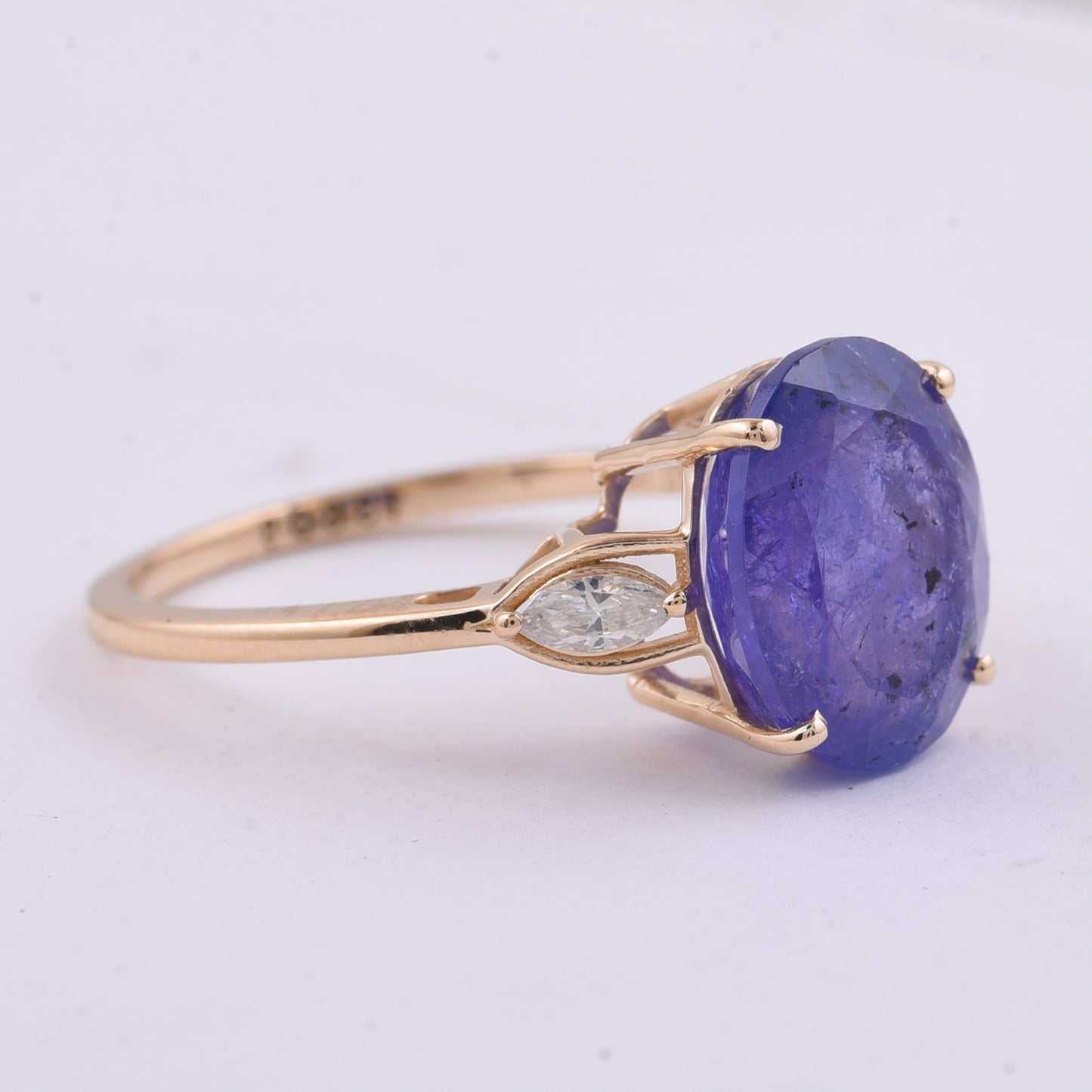 5.20 Ct Oval Natural Tanzanite 14K Gold Ring