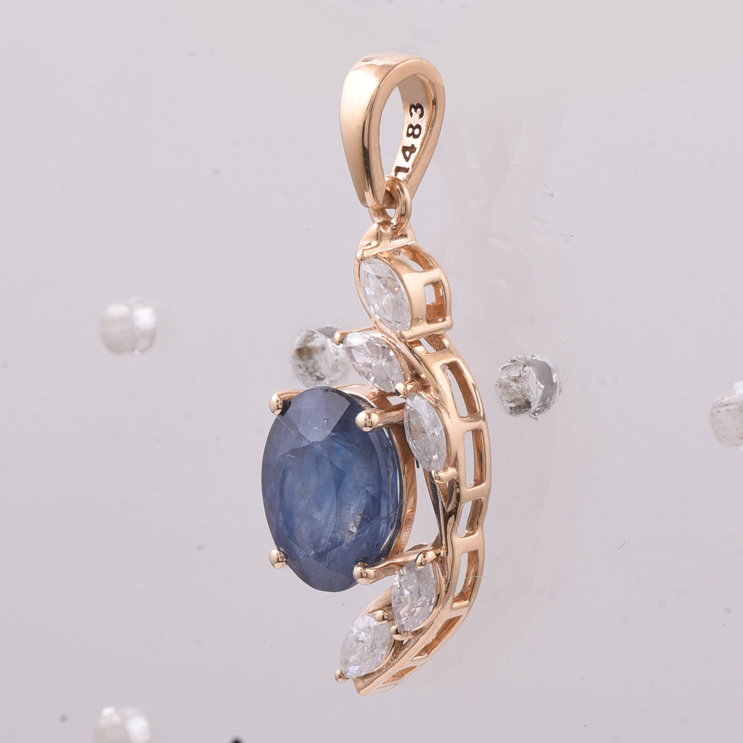 2.91 Ct Oval Natural Sapphire 14K Gold Pendant
