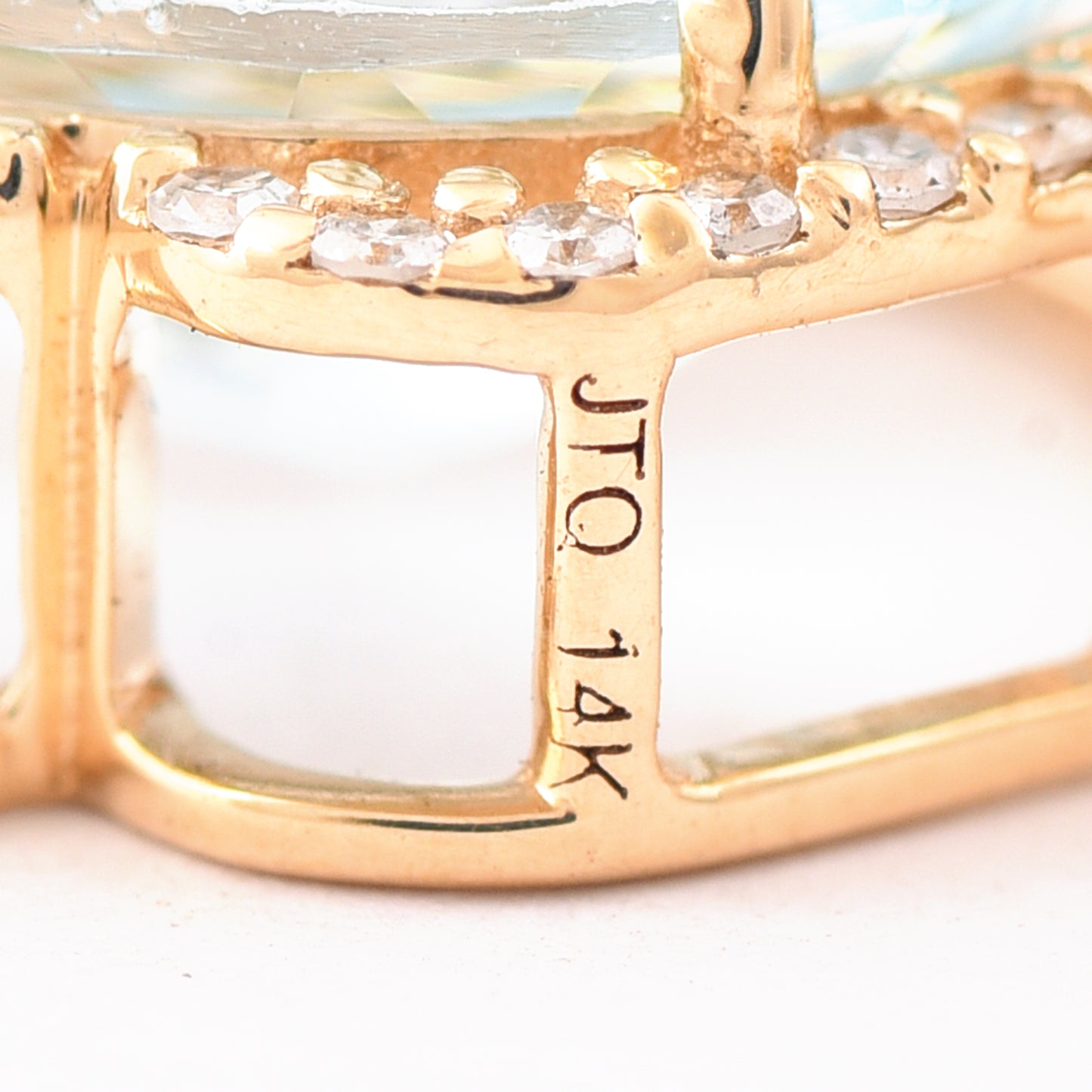 3.07 Ct Oval Mixed Cut Natural Aquamarine 14K Gold Pendant