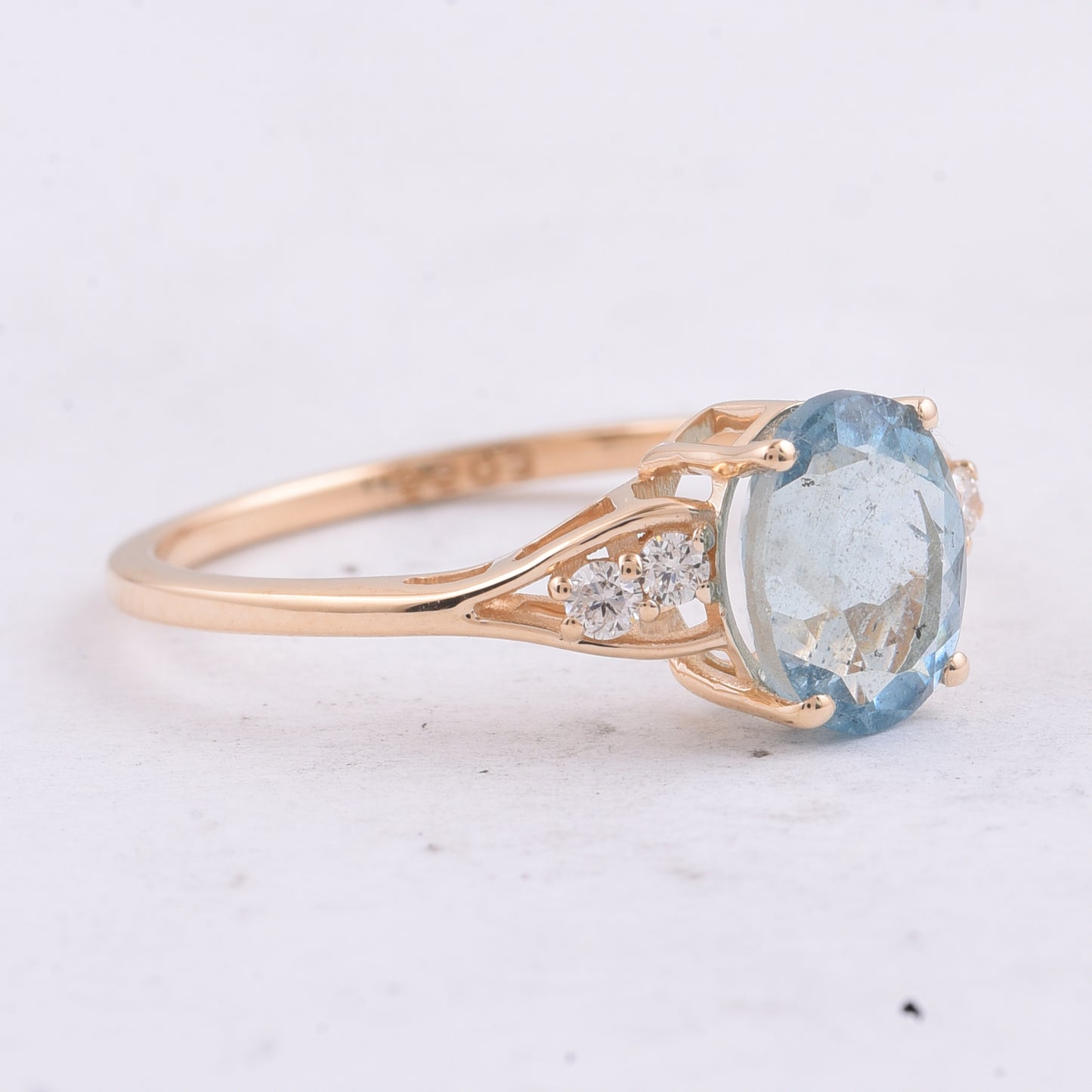 1.49 Ct Oval Natural Aquamarine 14K Gold Ring