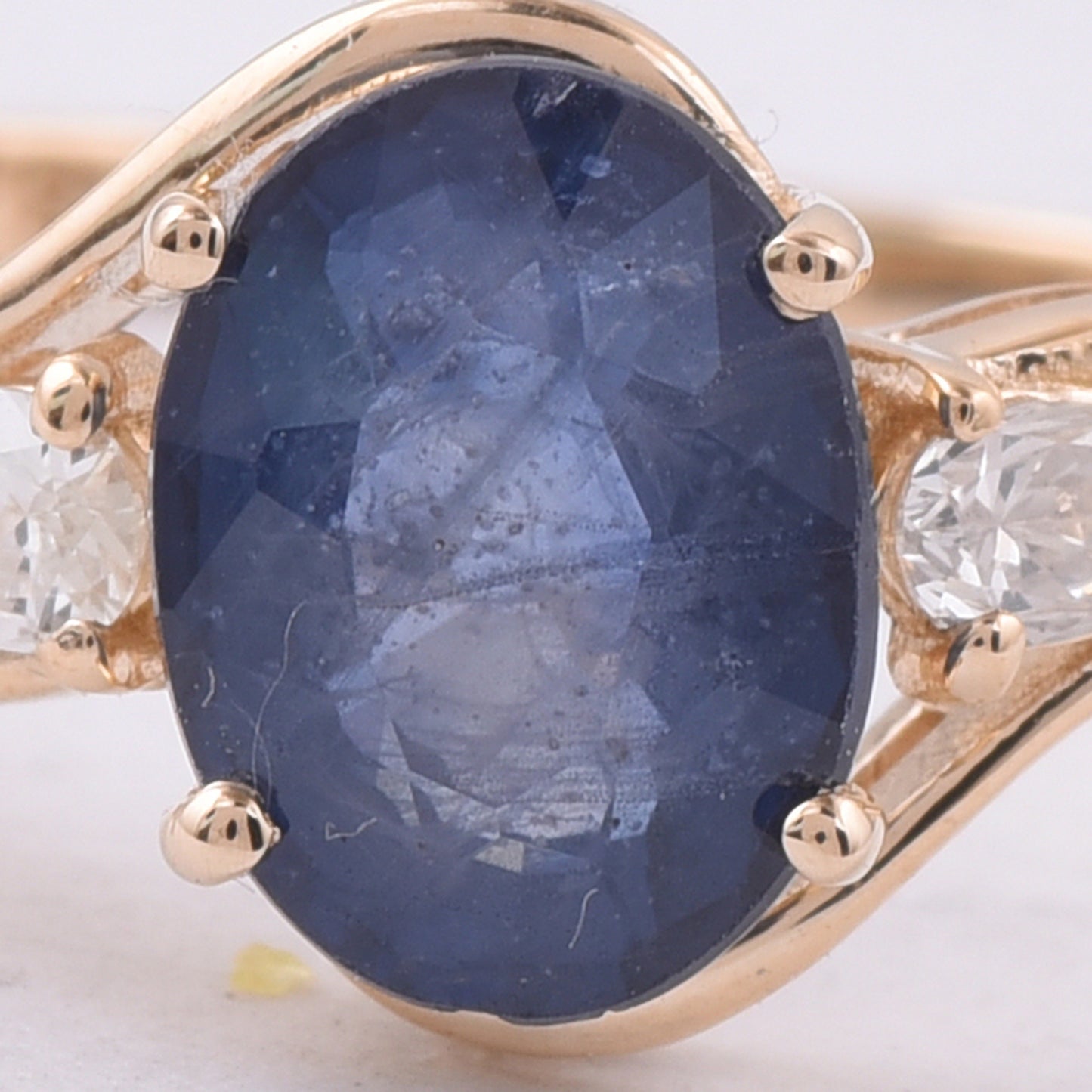 1.70 Ct Oval Natural Sapphire 14K Gold Ring