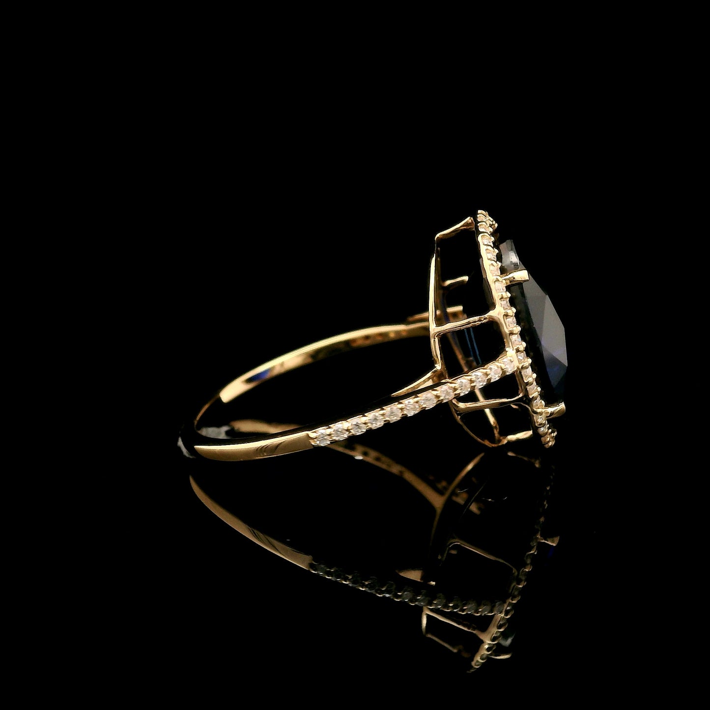 7.54 Ct Oval Mixed Cut Lab Grown Sapphire 14K Gold Ring