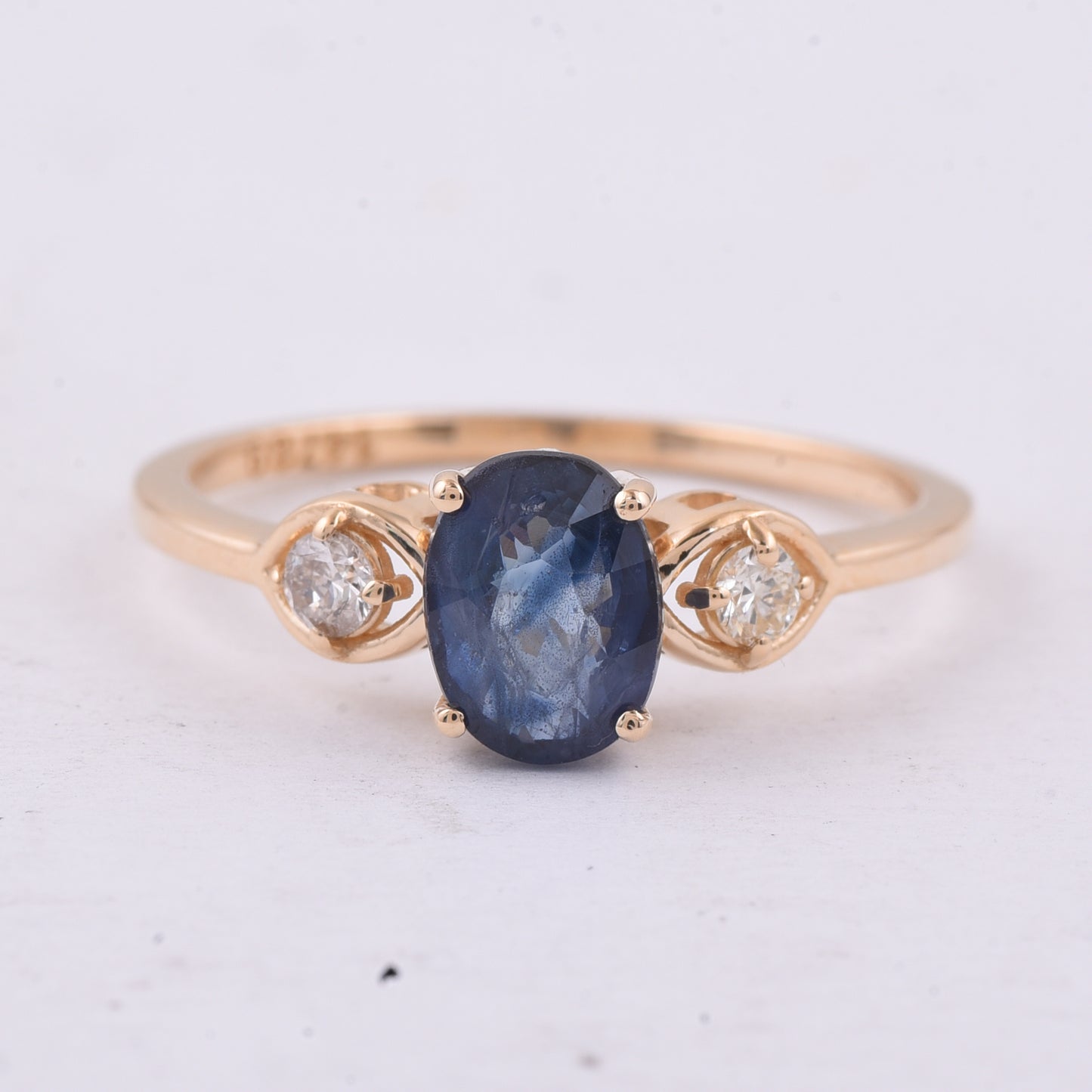 1.57 Ct Oval Natural Sapphire 14K Gold Ring