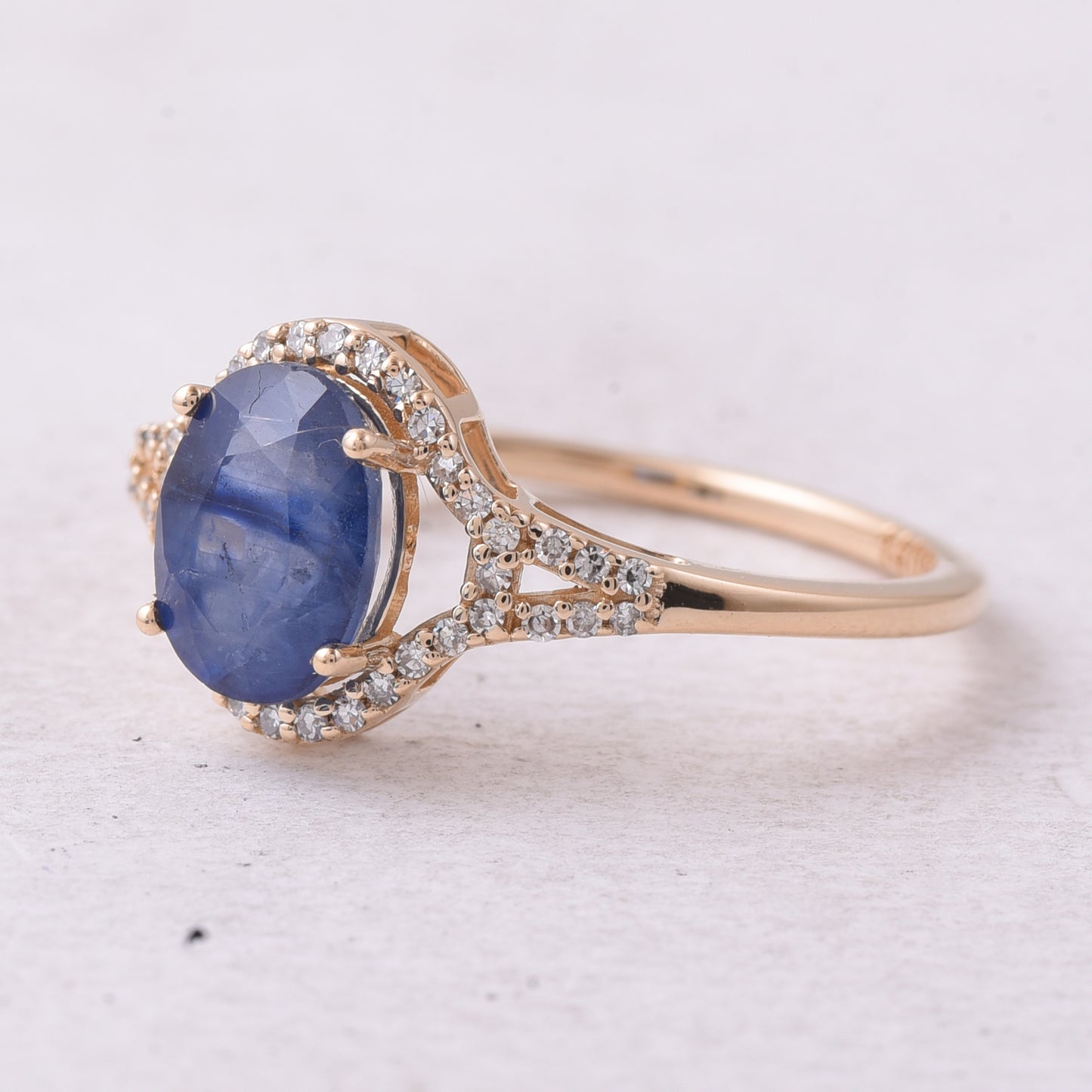 2.16 Ct Oval Natural Sapphire 14K Gold Ring