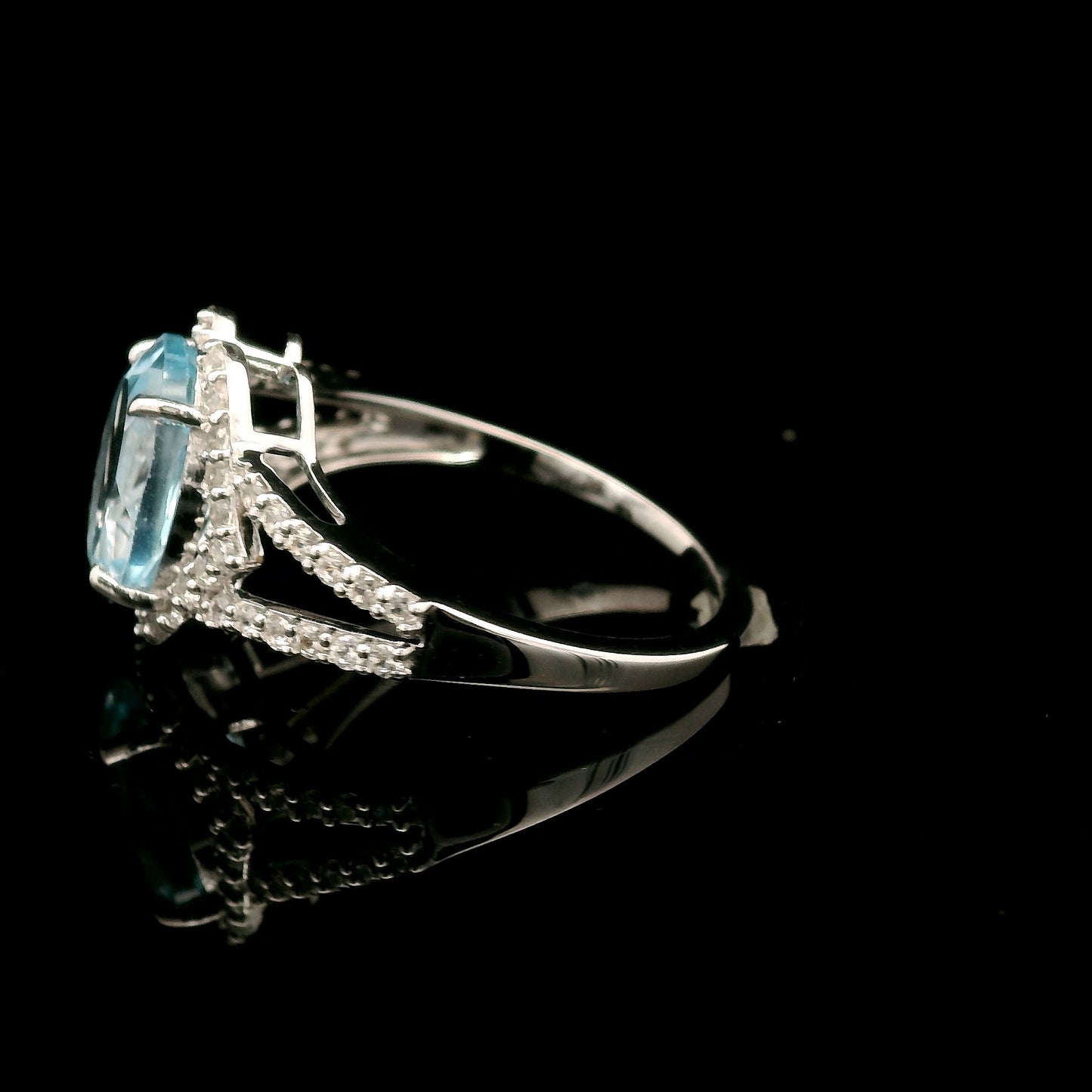 3.80 Ct Oval Blue Topaz, White Zircon 925 Sterling Silver Ring