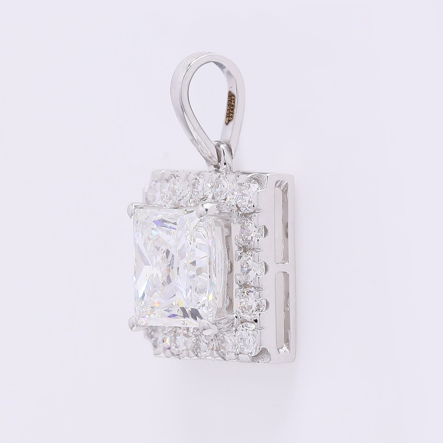 2.30 Carats Lab Grown Diamond 14K Gold Pendant