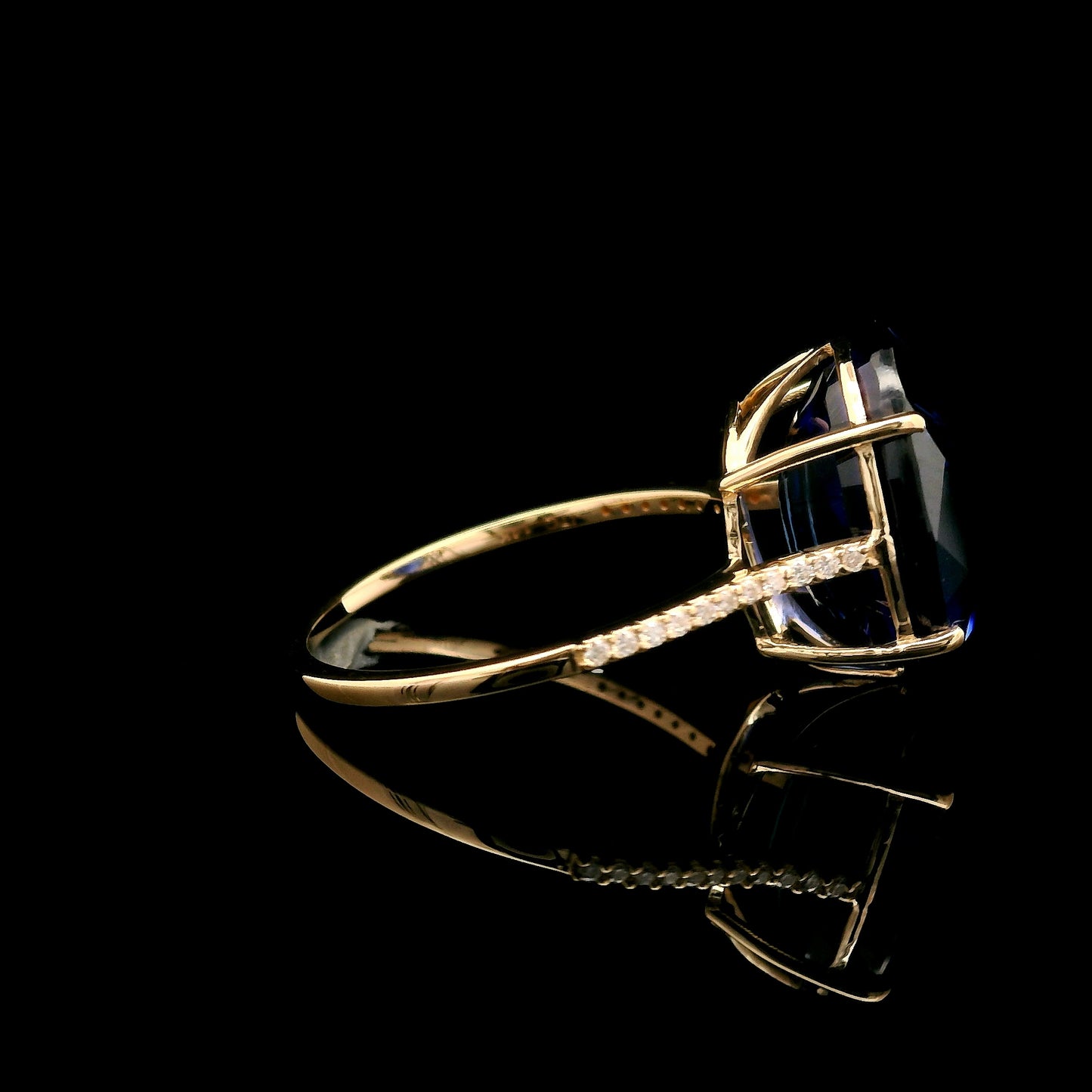 8.58 Ct Oval Mixed Cut Lab Grown Sapphire 14K Gold Ring