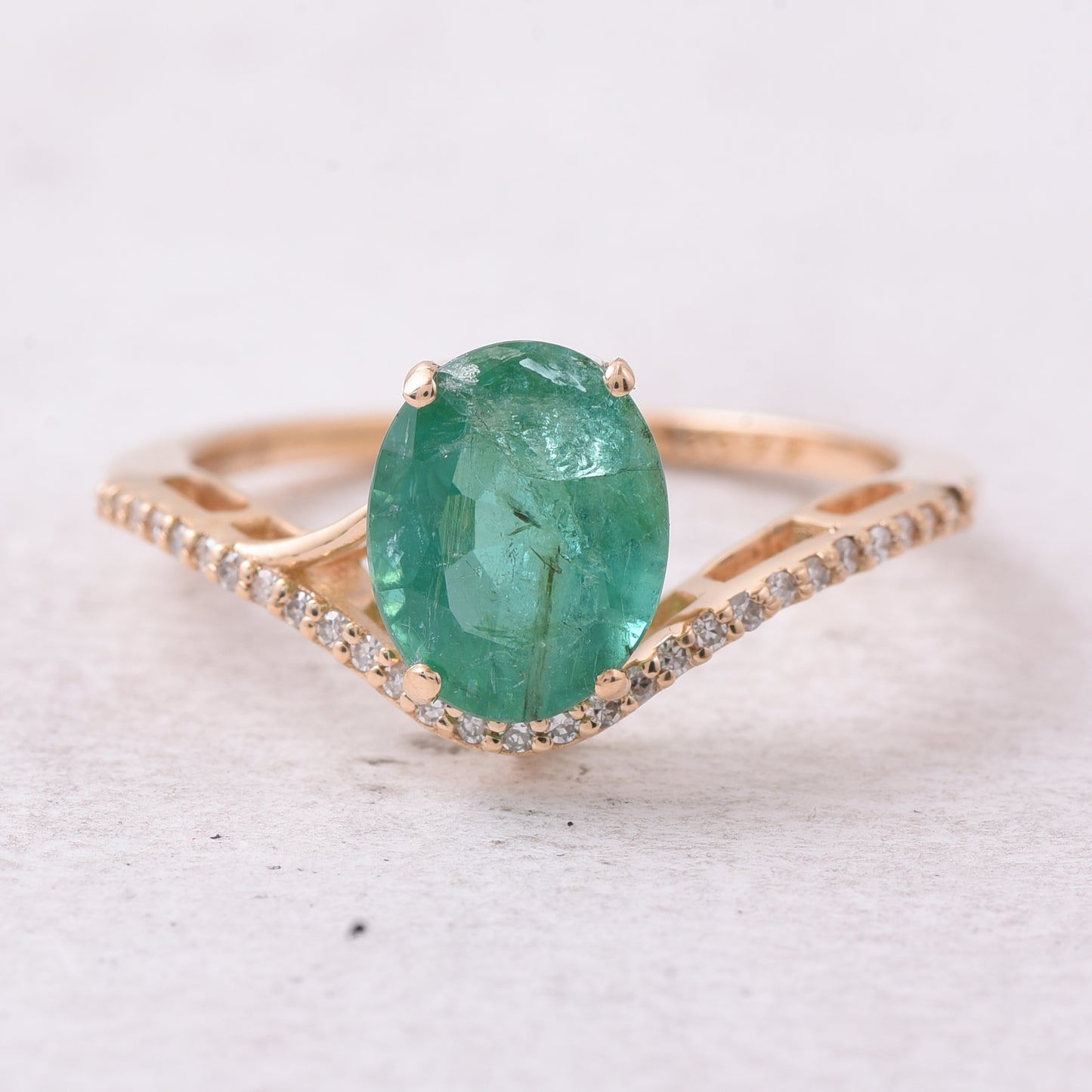 1.73 Ct Oval Natural Emerald 14K Gold Ring