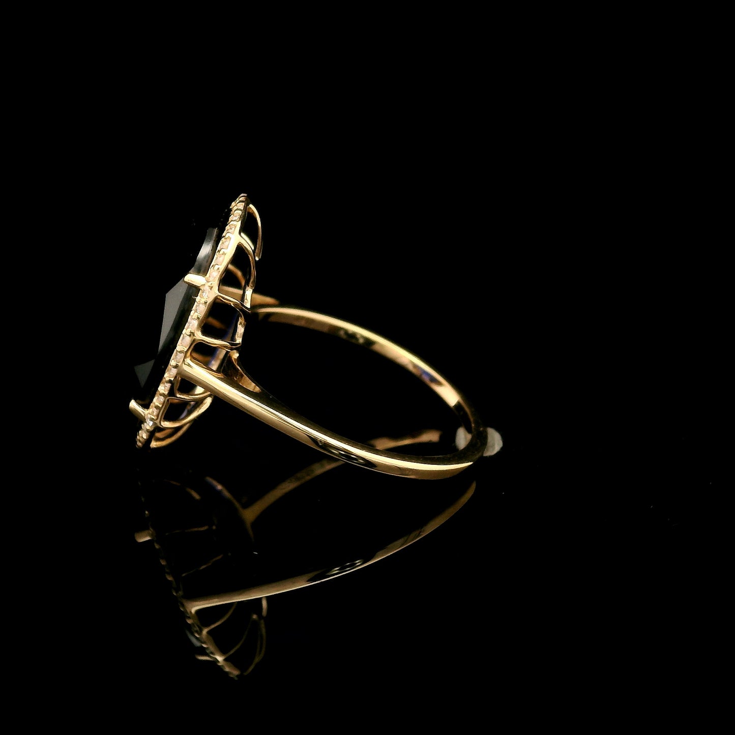 7.91 Ct Oval Mixed Cut Lab Grown Sapphire 14K Gold Ring