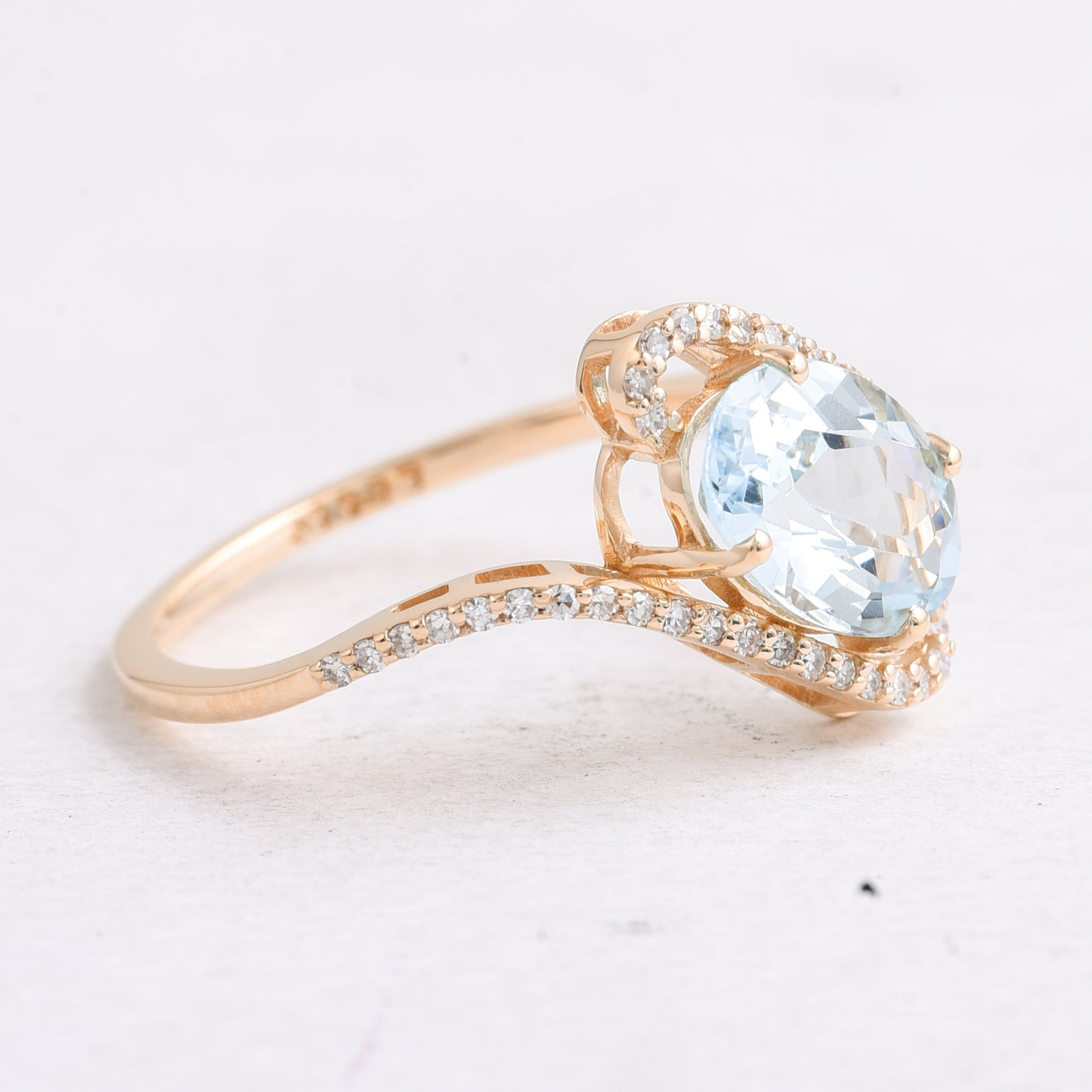1.58 Ct Oval Mixed Cut Natural Aquamarine 14K Gold Ring