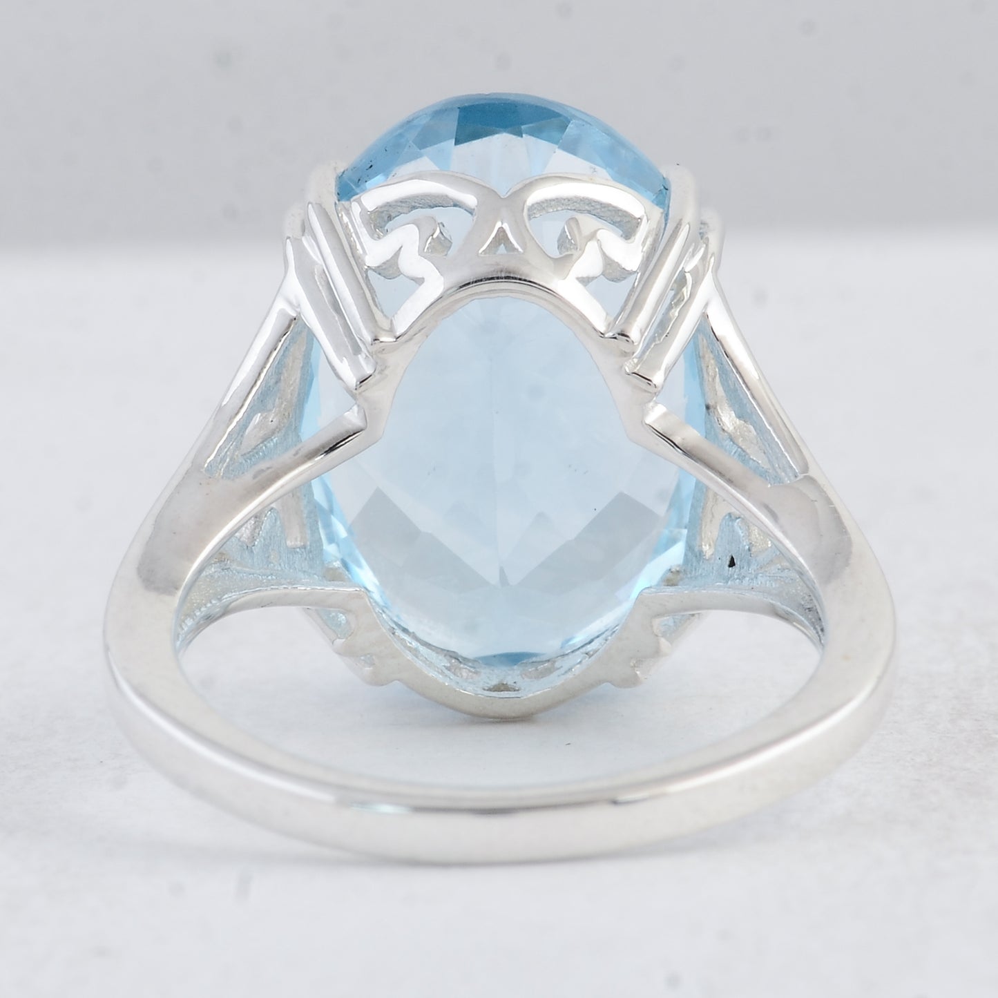 14.82 Ct Oval Swiss Blue Topaz 925 Sterling Silver Ring