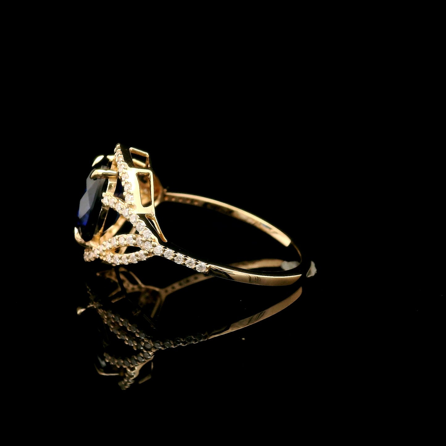 2.78 Ct Oval Mixed Cut Lab Grown Sapphire 14K Gold Ring