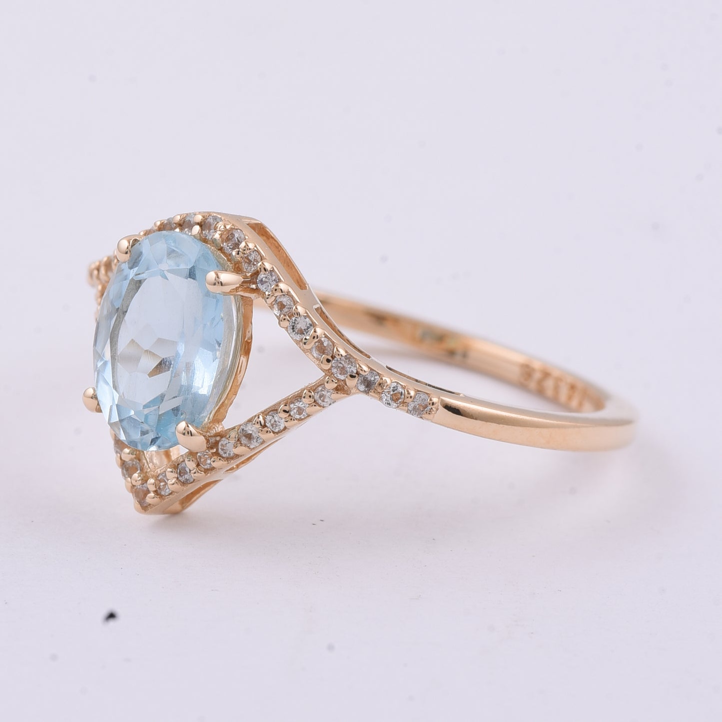 1.28 Ct Oval Natural Aquamarine 14K Gold Ring