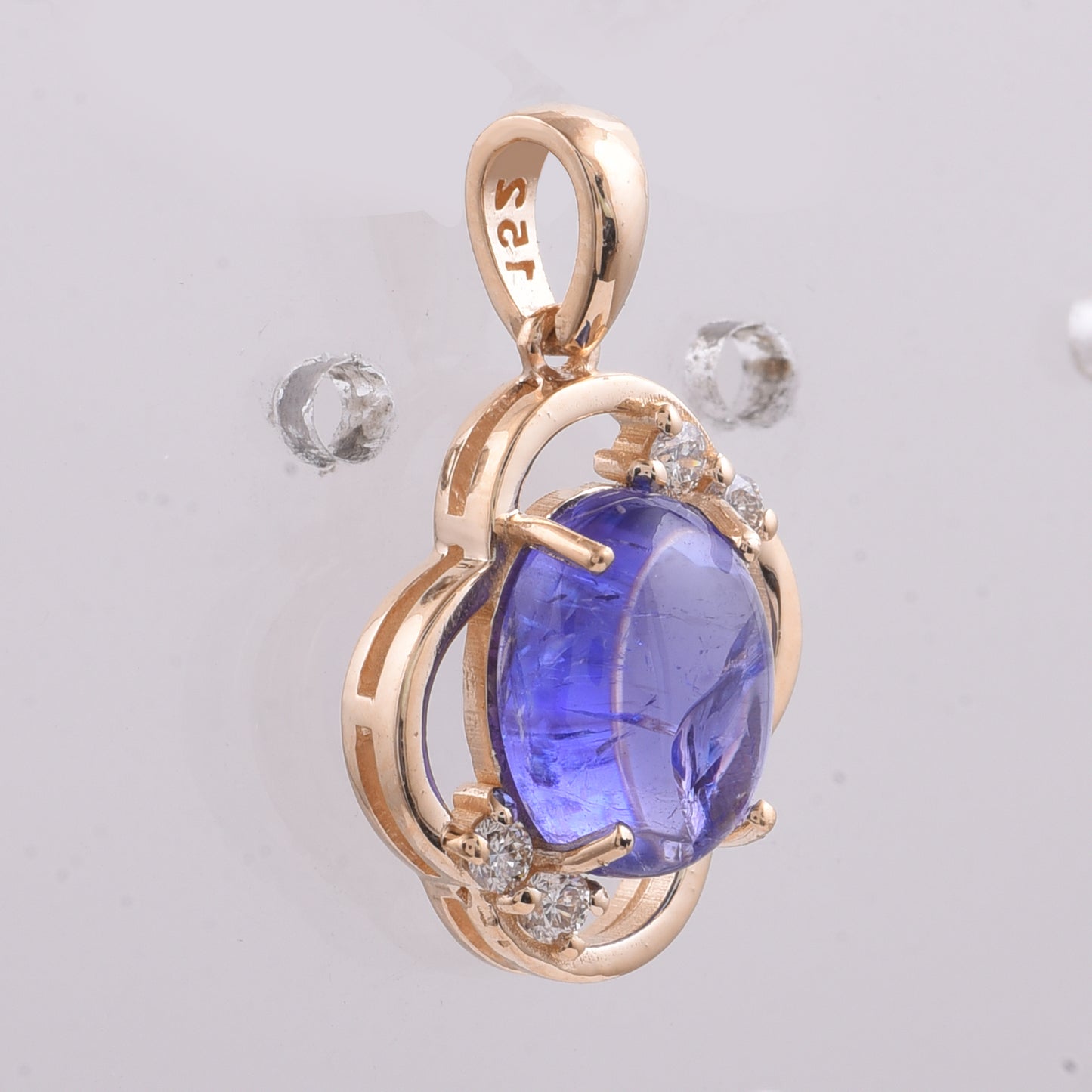 2.72 Ct Oval Cabochon Cut Natural Tanzanite 14K Gold Pendant