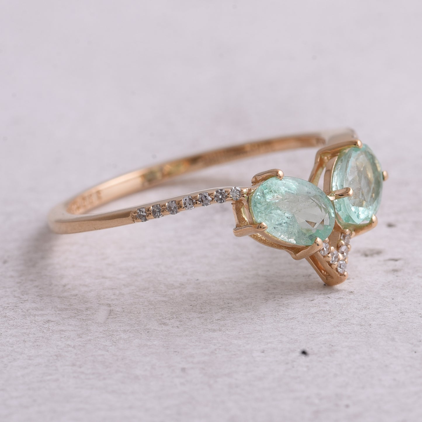 0.94 Ct Oval Natural Emerald 14K Gold Ring