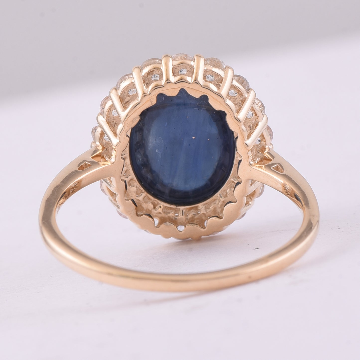 6.12 Ct Oval Sapphire 9K Gold Ring