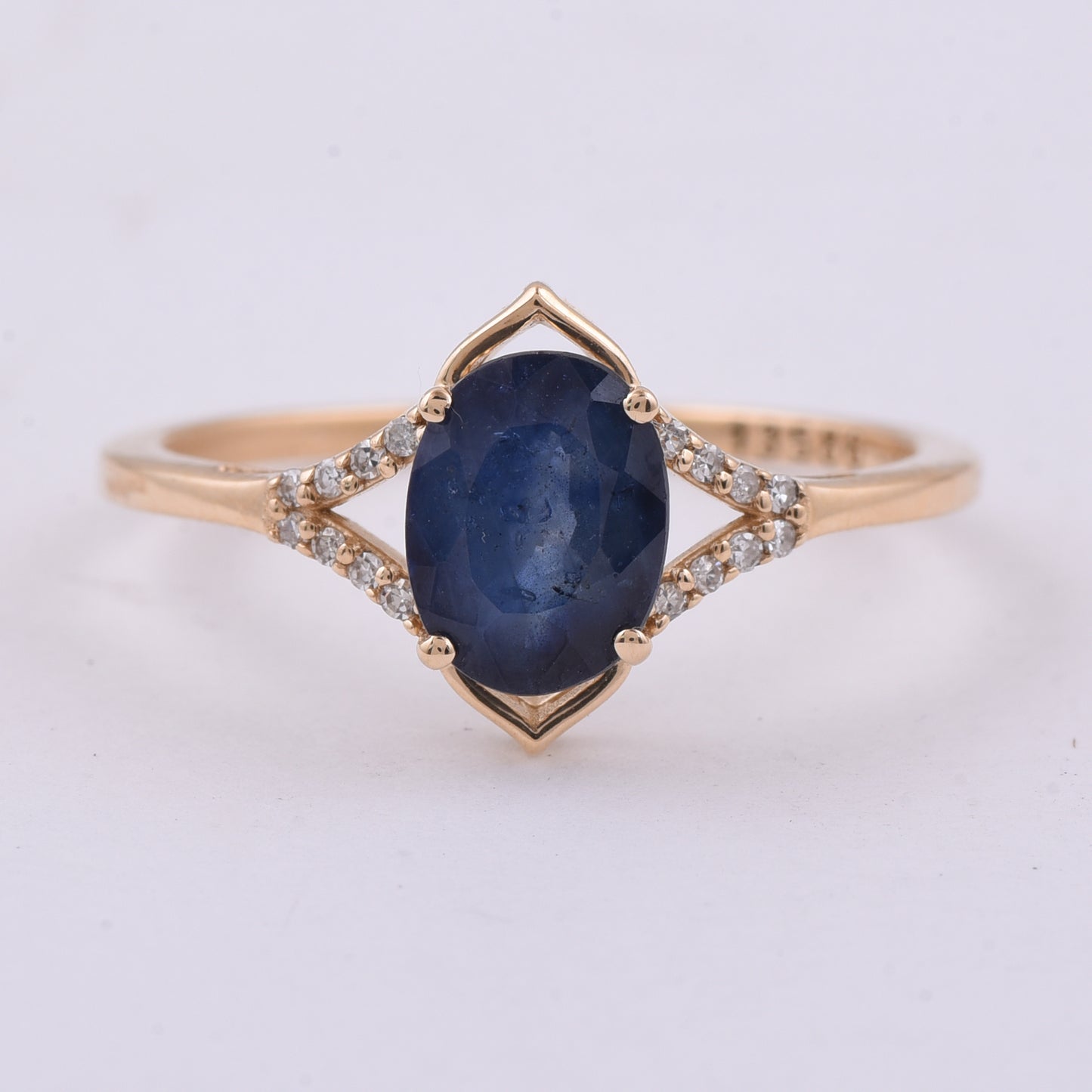 1.37 Ct Oval Natural Sapphire 14K Gold Ring