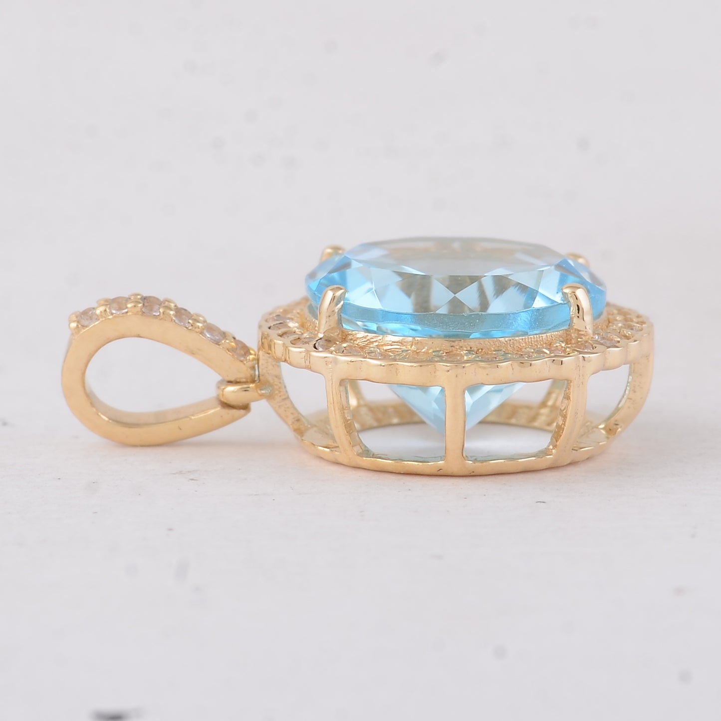 4.33 Ct Round Blue Topaz 9K Gold Pendant