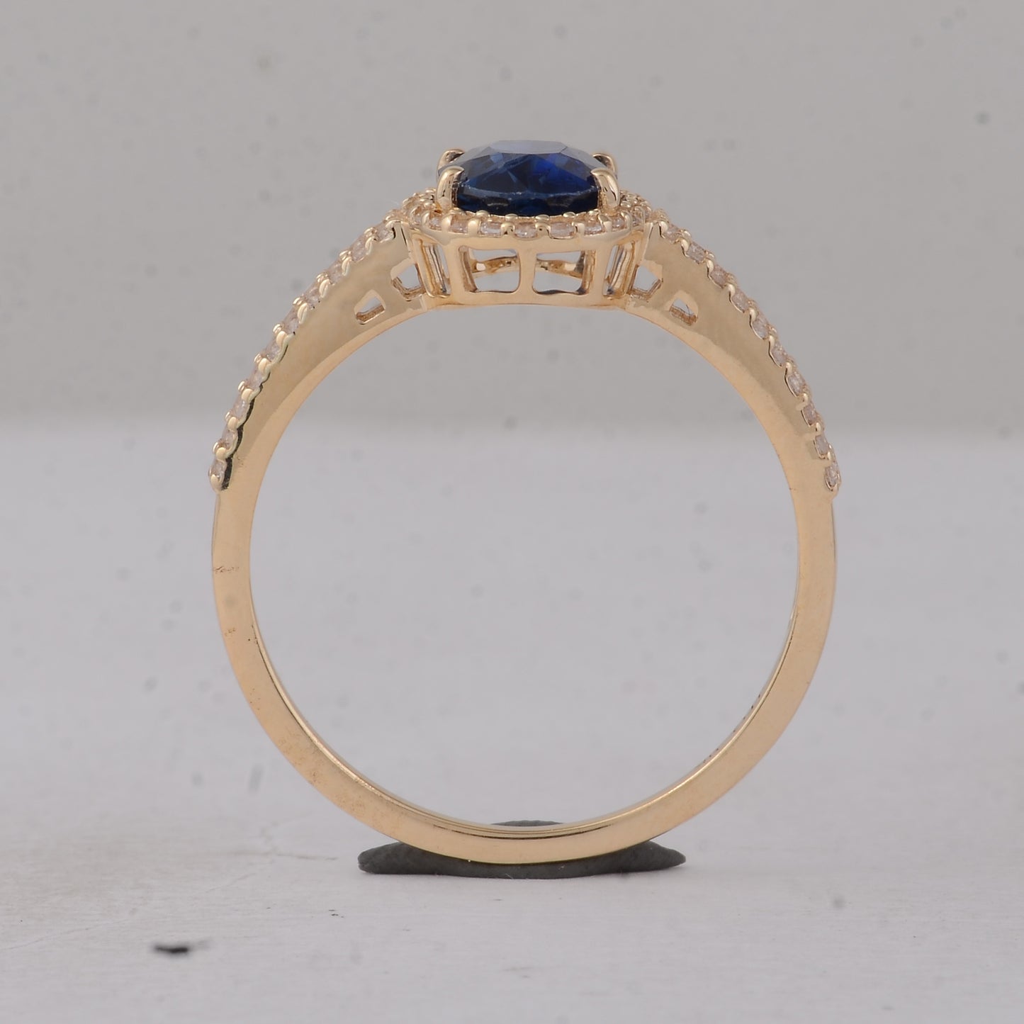 1.59 Ct Oval Sapphire 9K Gold Ring