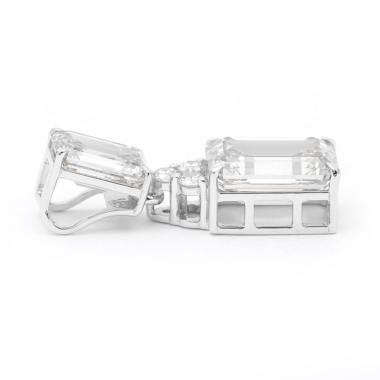 3.92 Carats Lab Grown Diamond 14K Gold Pendant