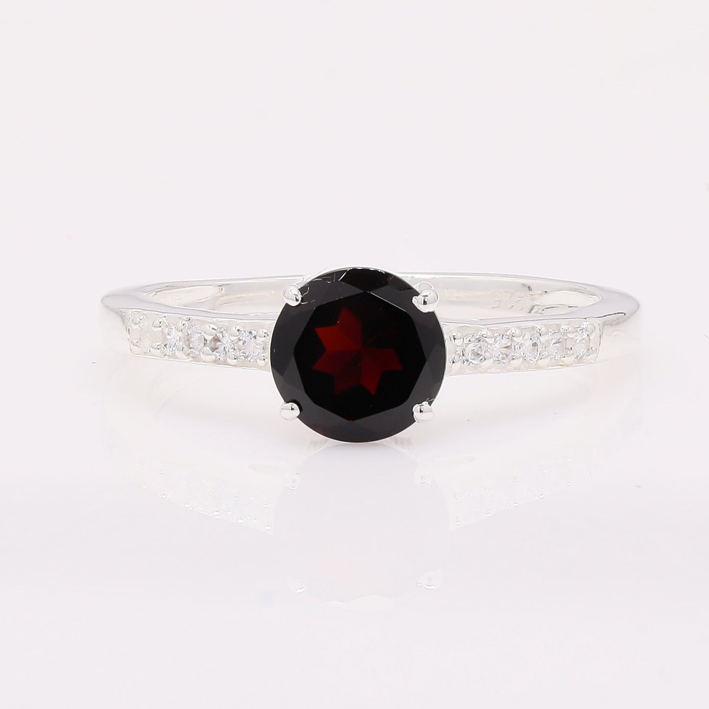 1.52 Ct Round Garnet 925 Silver Ring