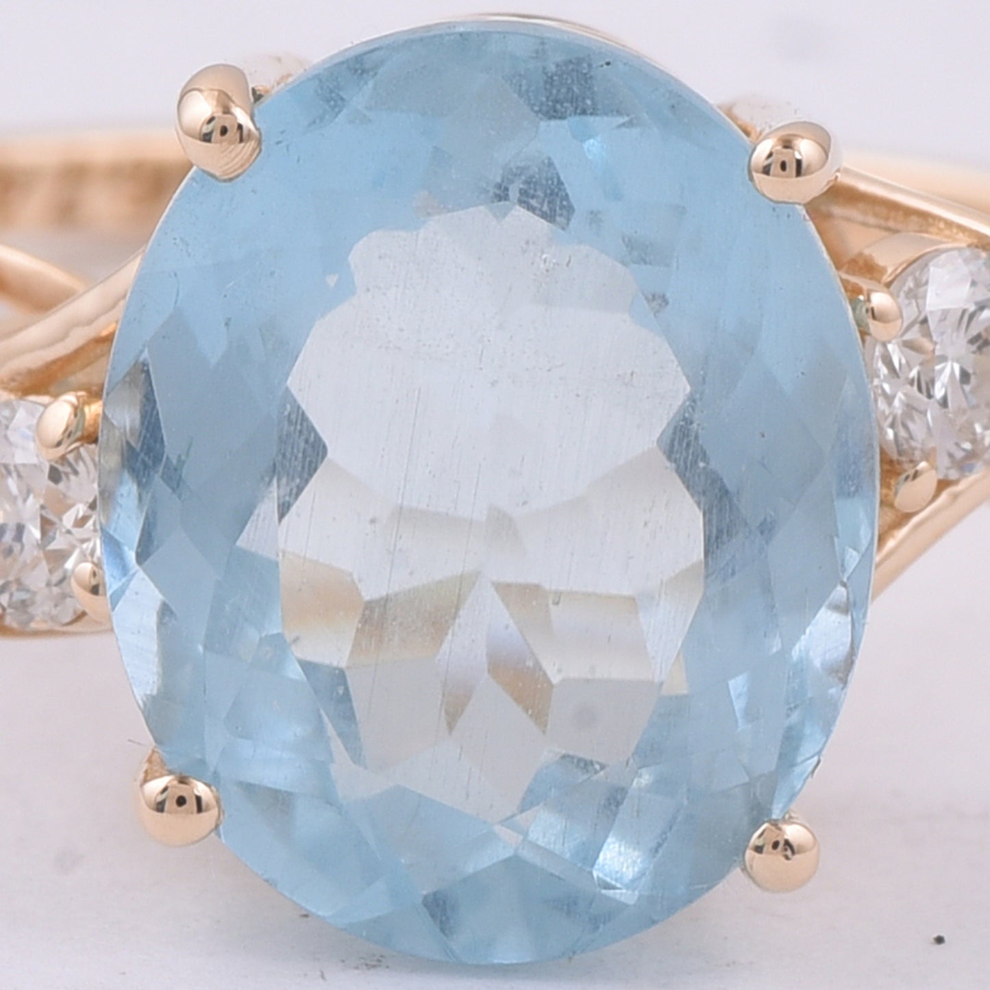 3.58 Ct Oval Natural Aquamarine 14K Gold Ring