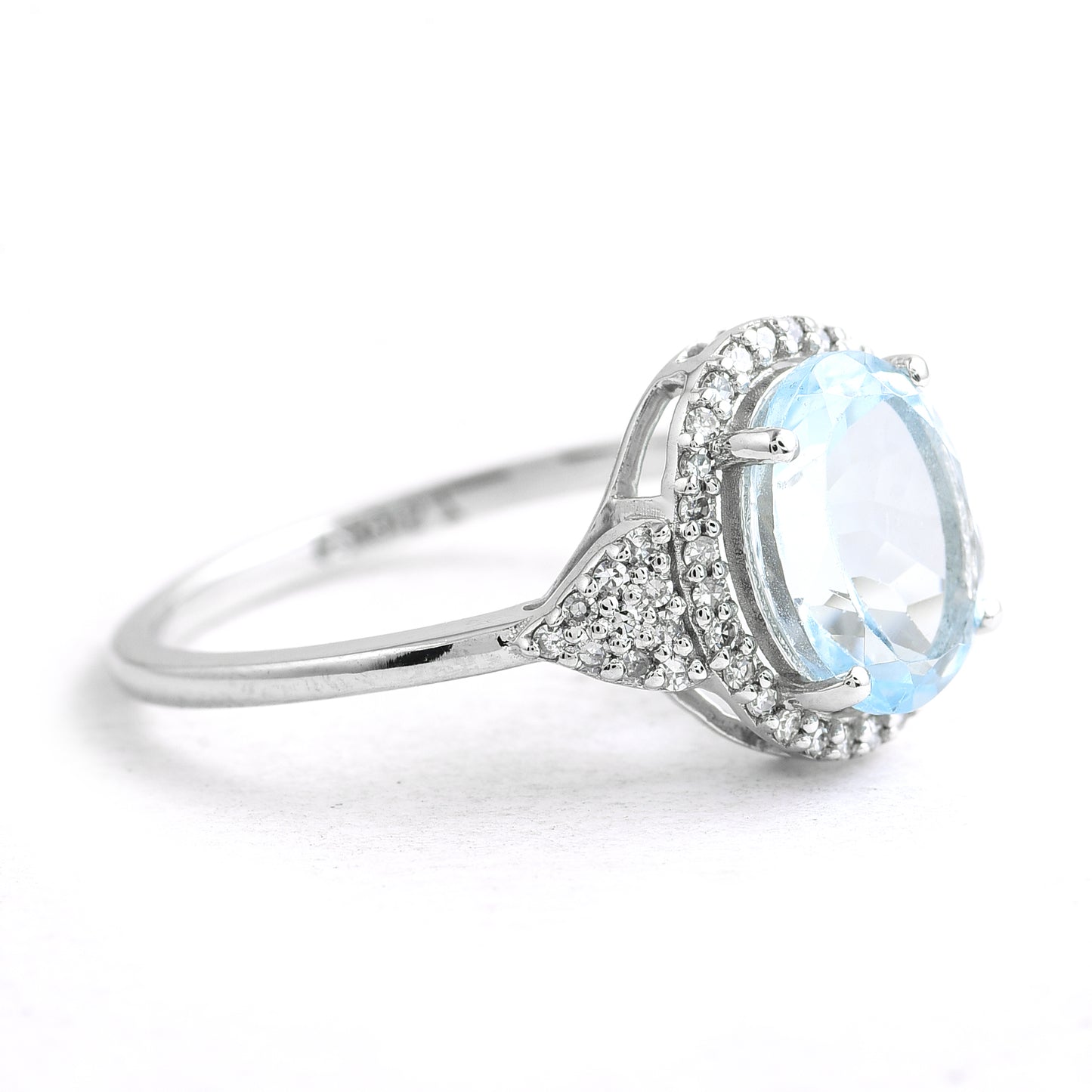 1.78 Ct Oval Aquamarine 950 Platinum Ring