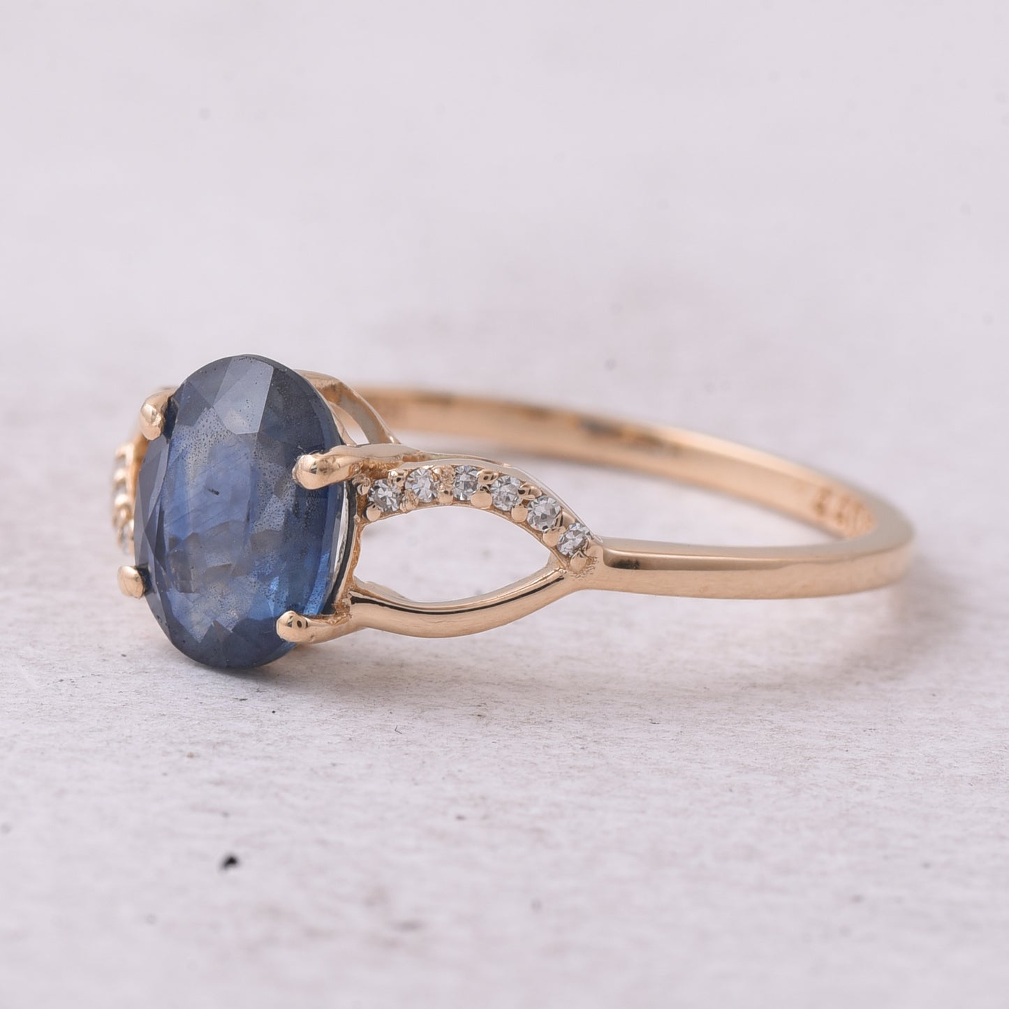1.74 Ct Oval Mixed Cut Natural Sapphire 14K Gold Ring