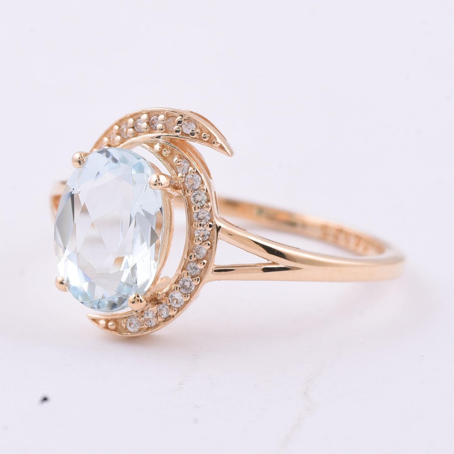 1.66 Ct Oval Natural Aquamarine 14K Gold Ring